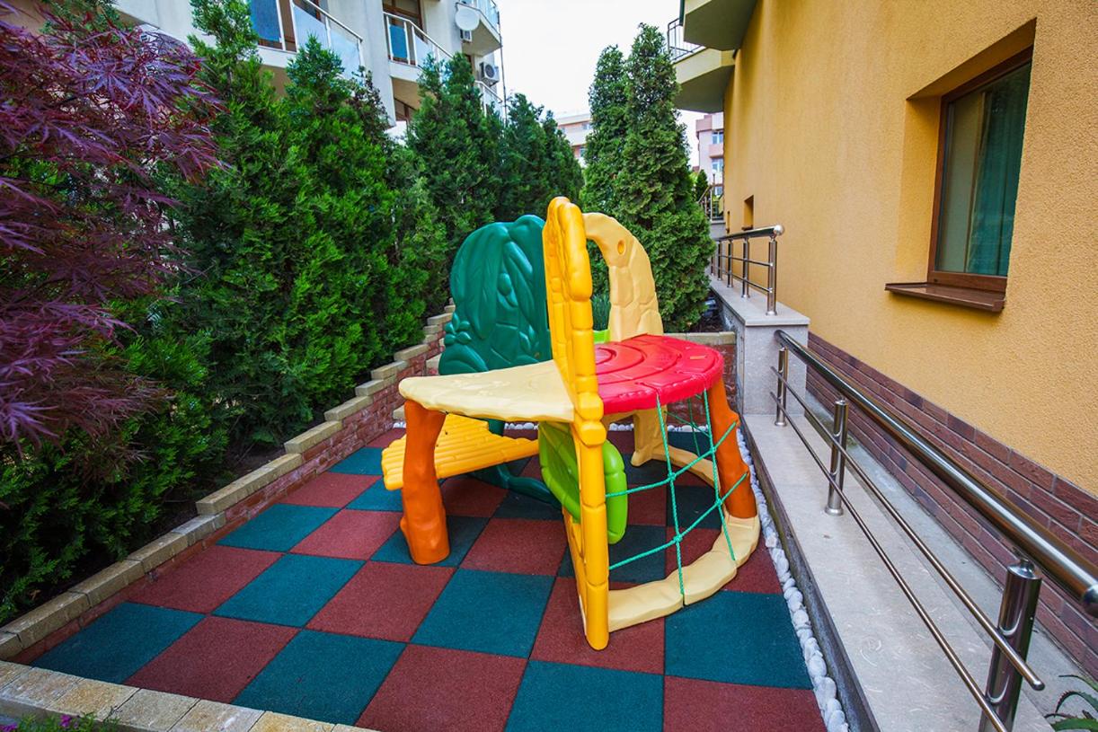 One-Bedroom Apartment with Balcony photo 1