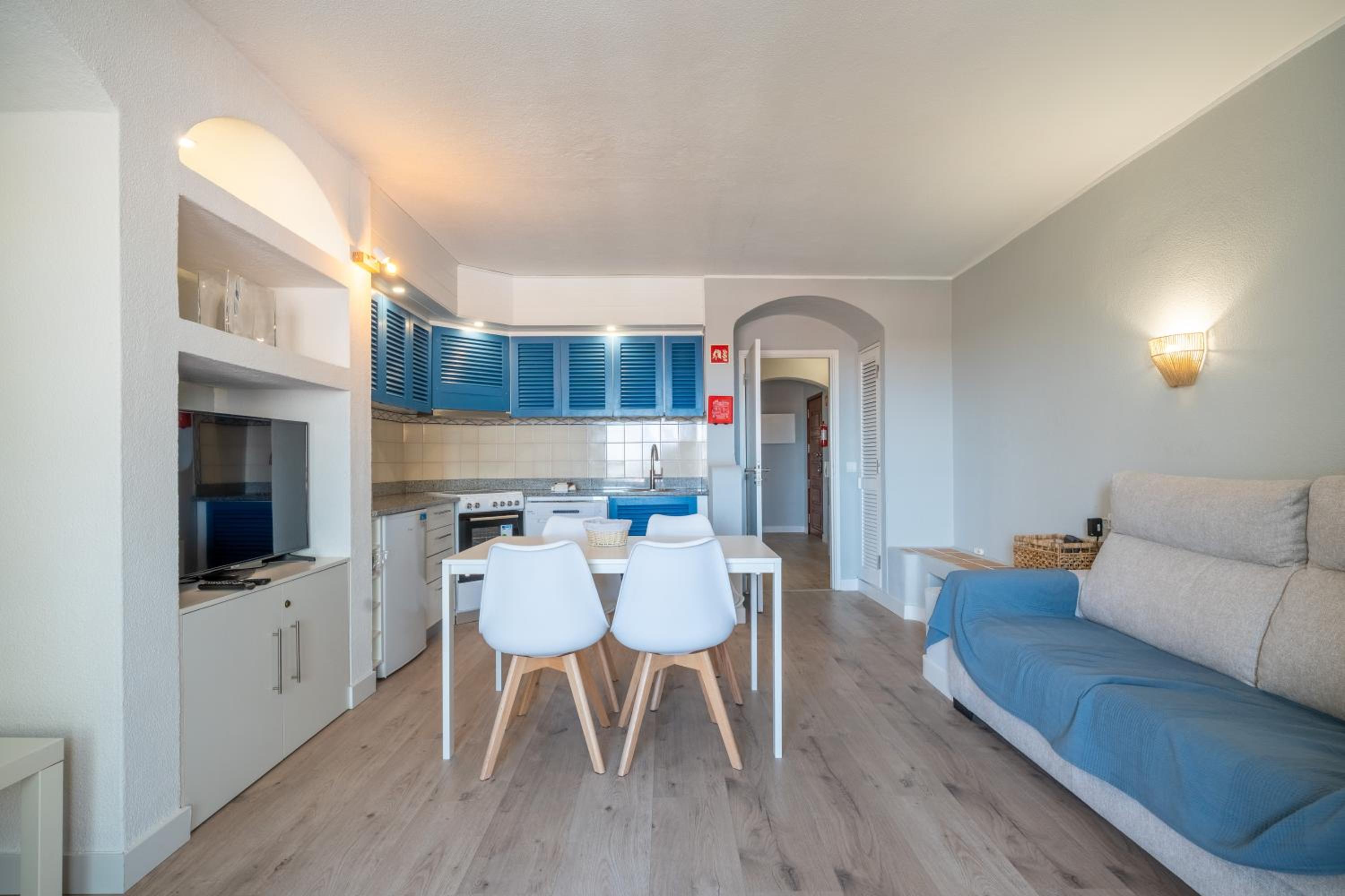 Deluxe One-Bedroom Apartment
