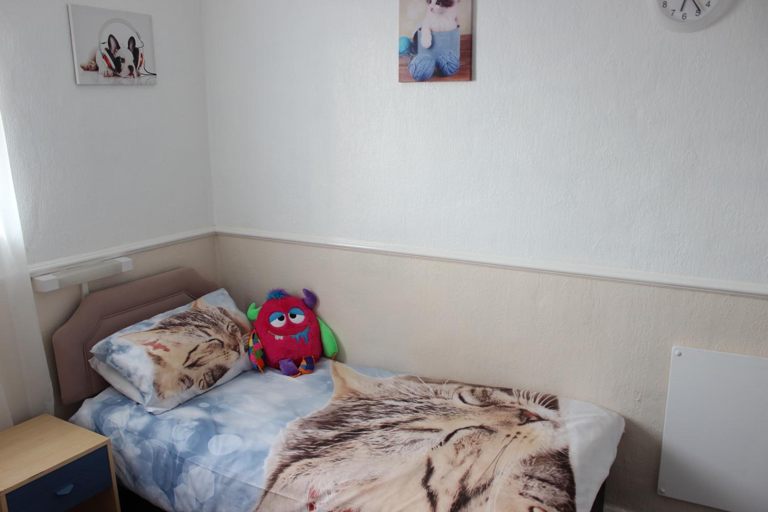 Standard Twin Room - Photo 6
