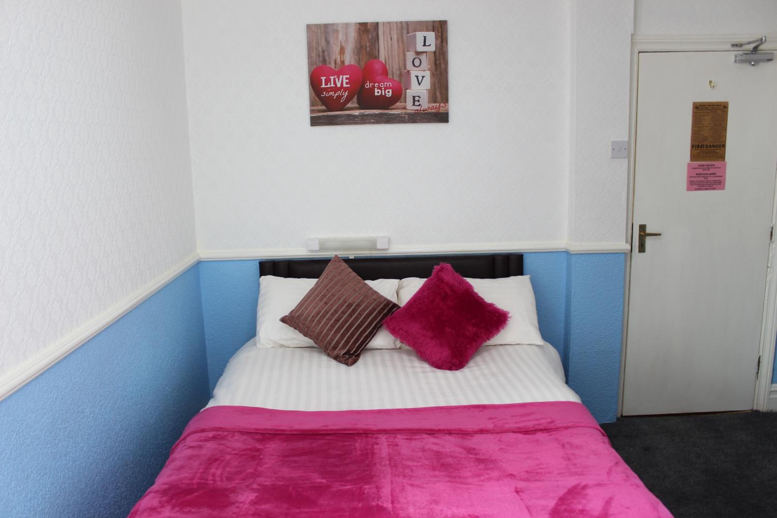 Large Double Room - Photo 2