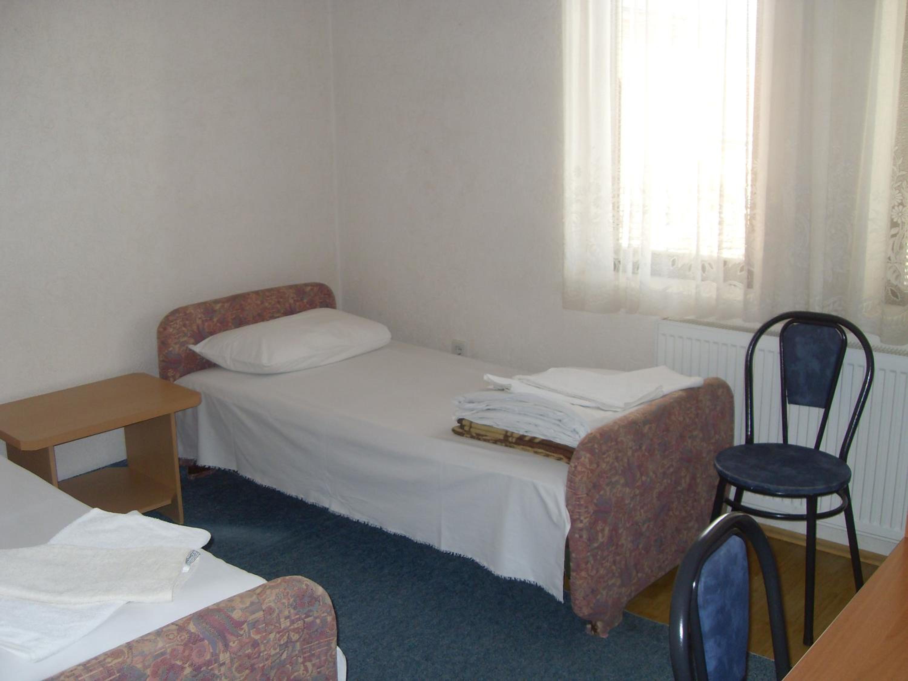 Twin Room - Photo 15