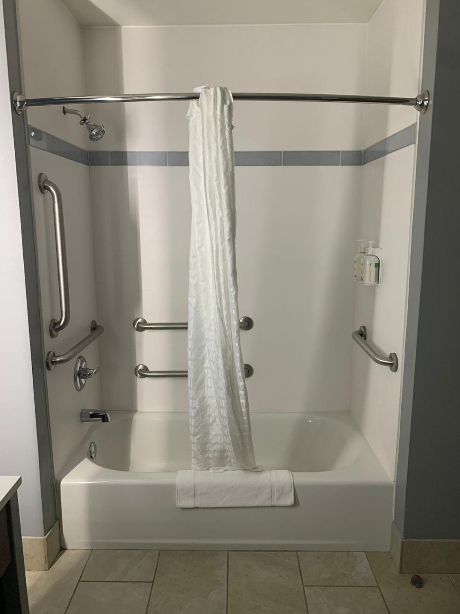 1 King Bed, Mobility Accessible Superior Room, Non-Smoking - Photo 2