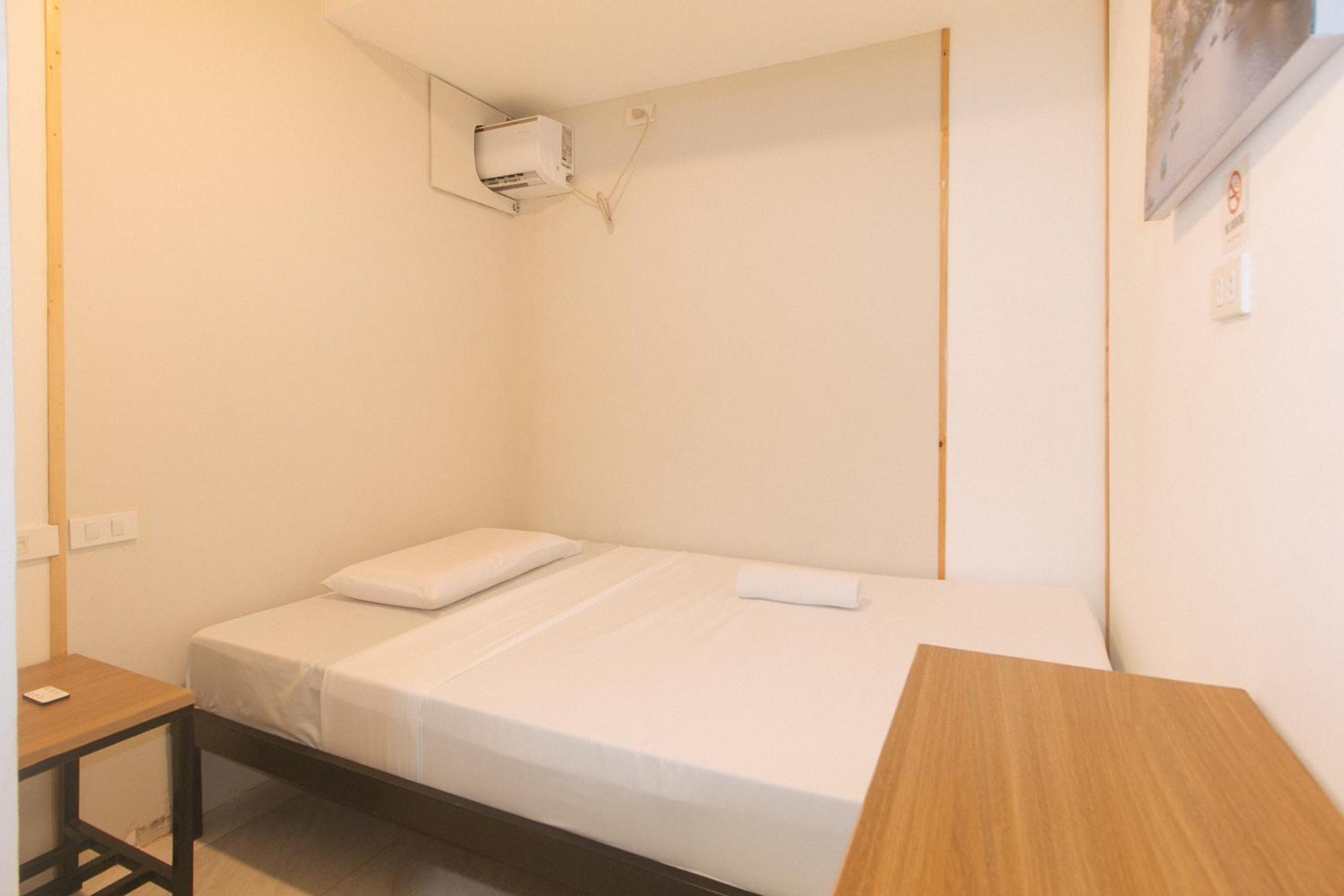 Single Room with Shared Bathroom