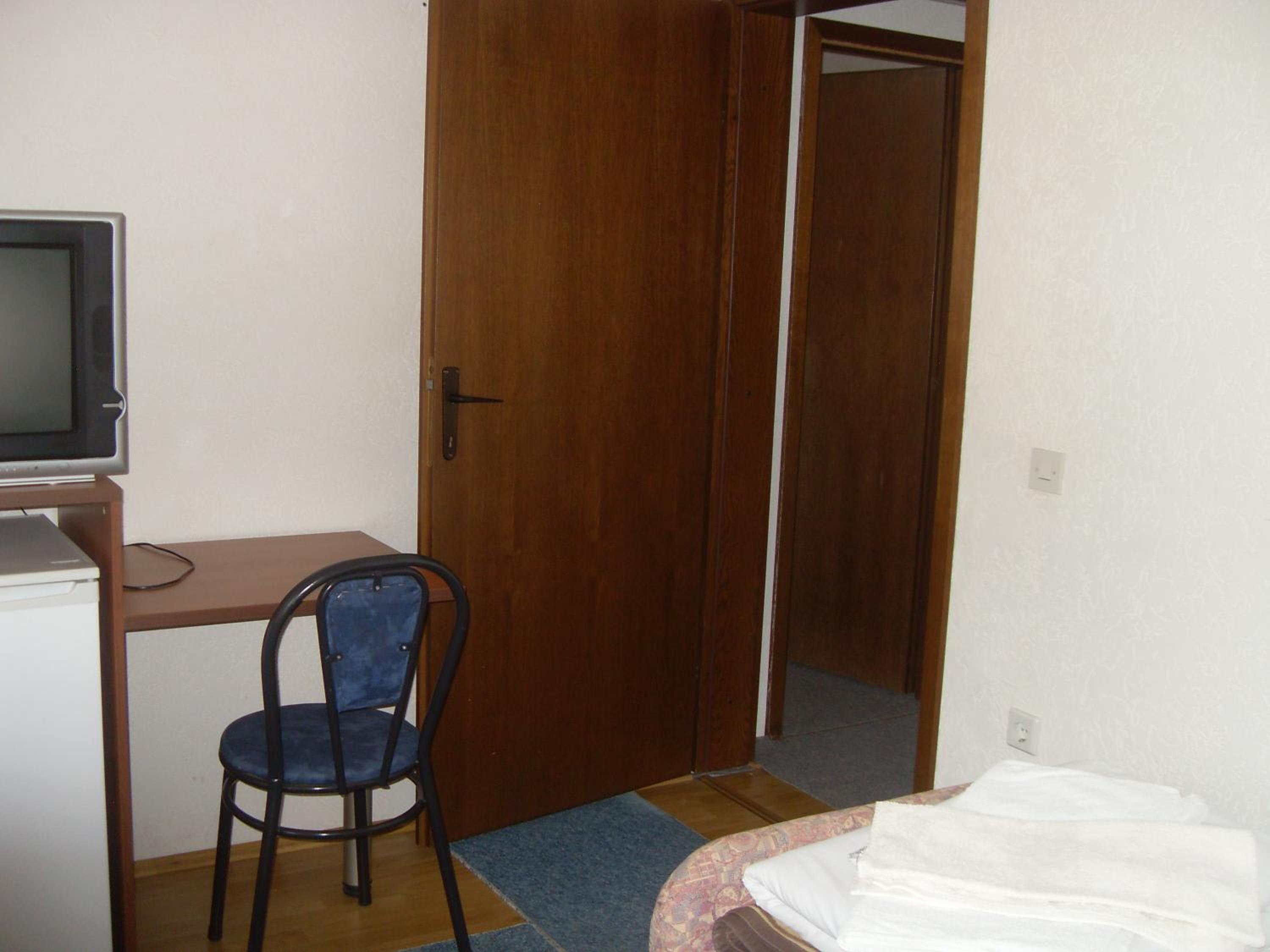 Twin Room - Photo 17