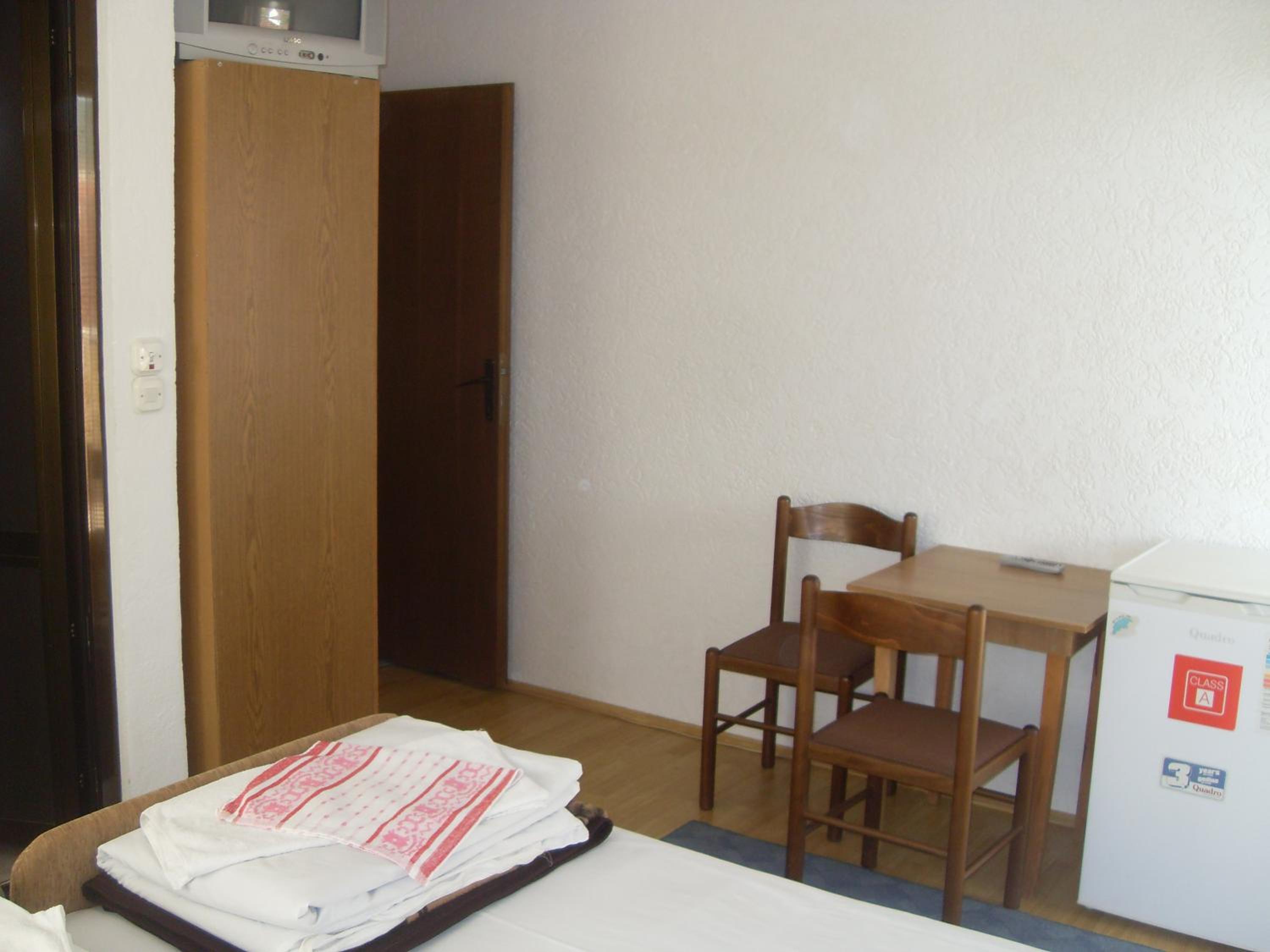 Twin Room - Photo 18