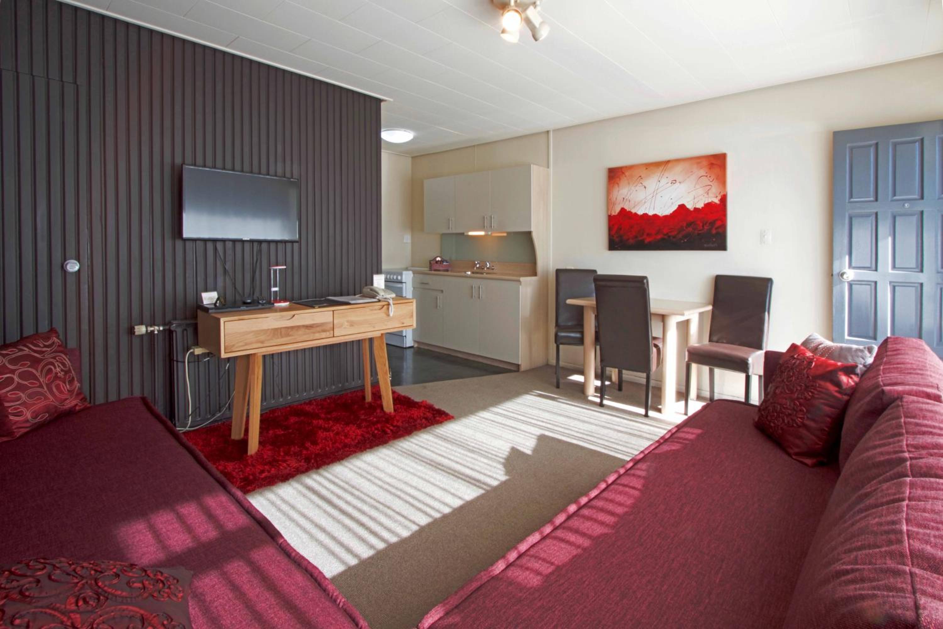 One-Bedroom Apartment - Photo 6