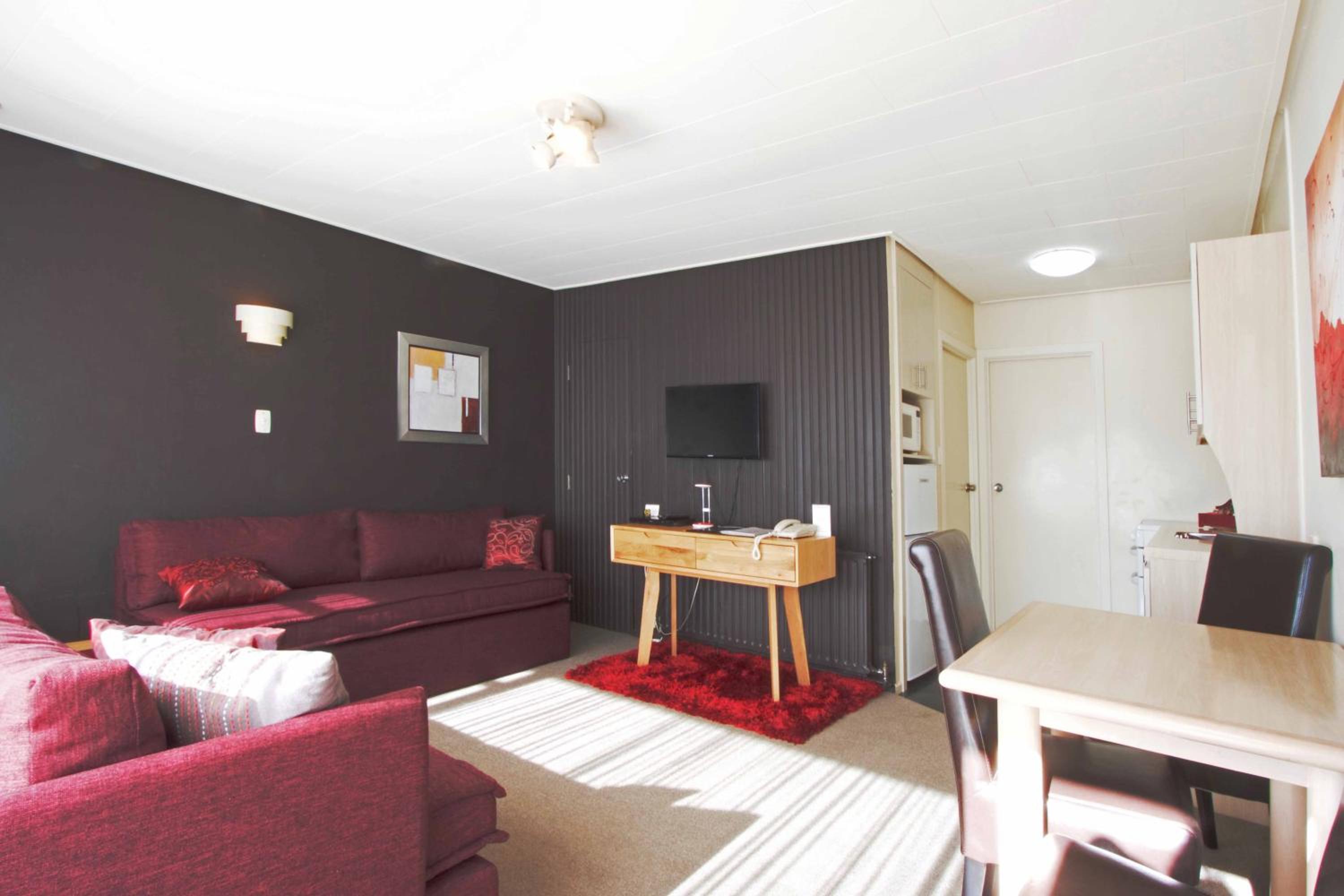 One-Bedroom Apartment - Photo 5