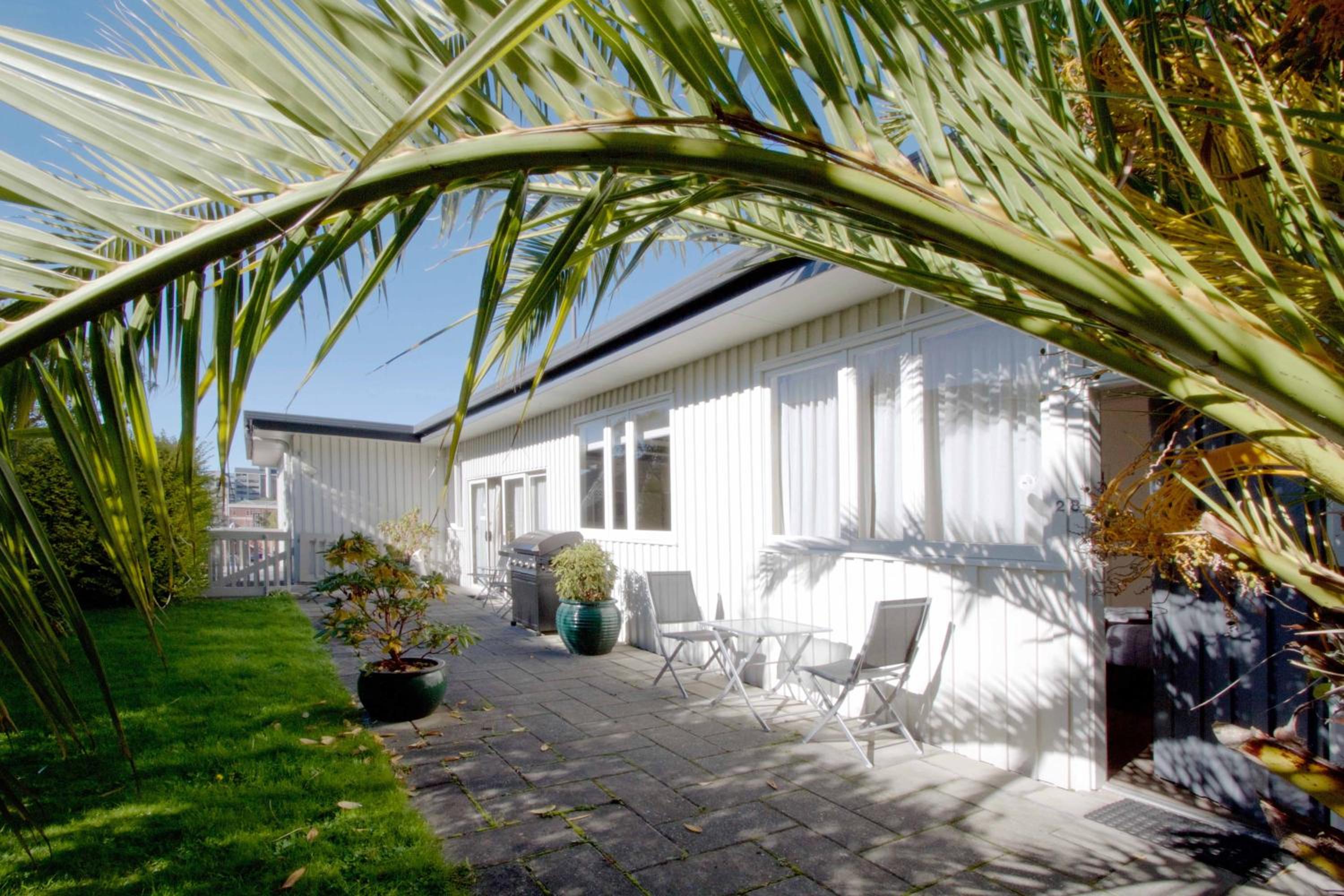 Four-Bedroom Apartment with Terrace - Photo 14