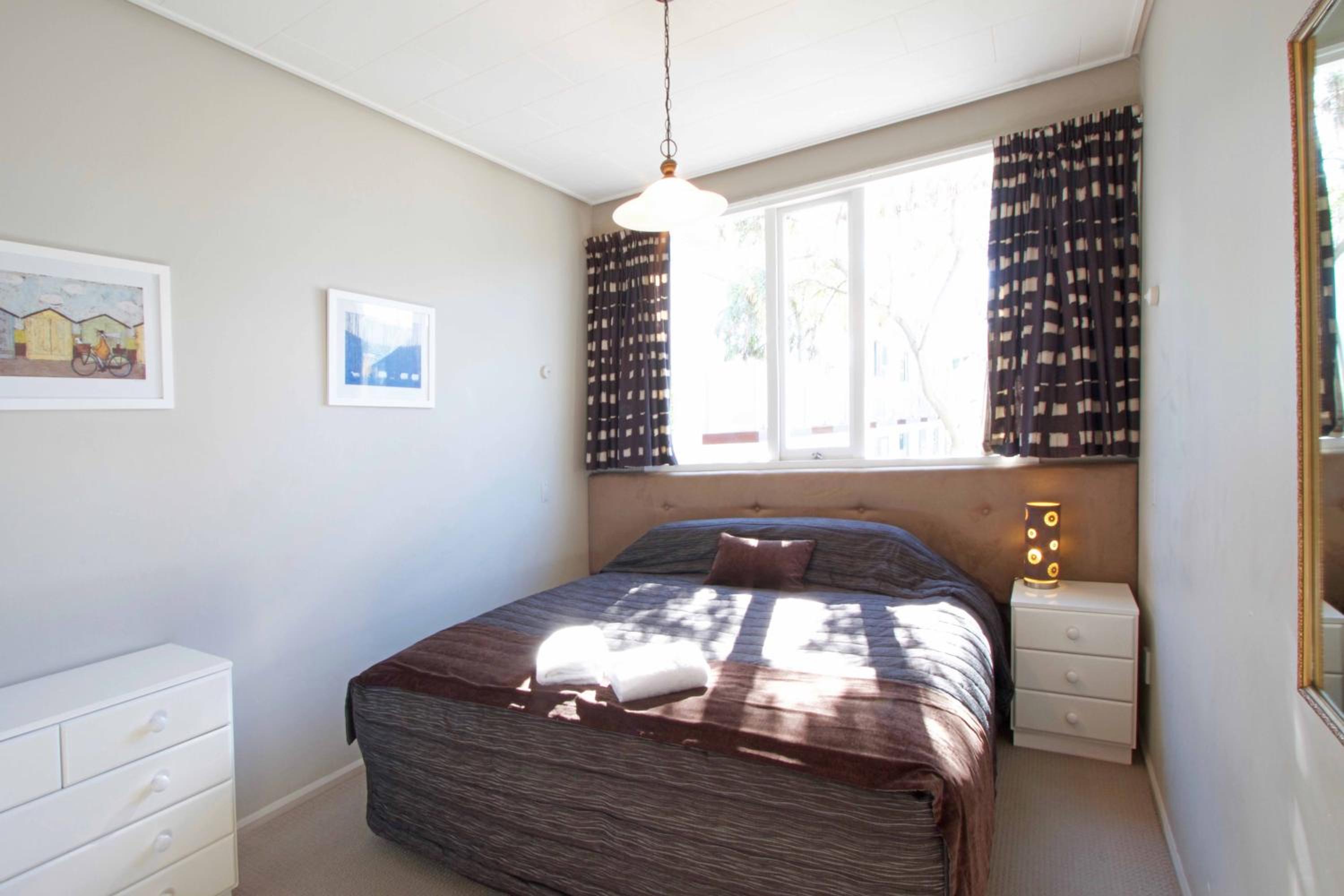 Four-Bedroom Apartment with Terrace - Photo 16