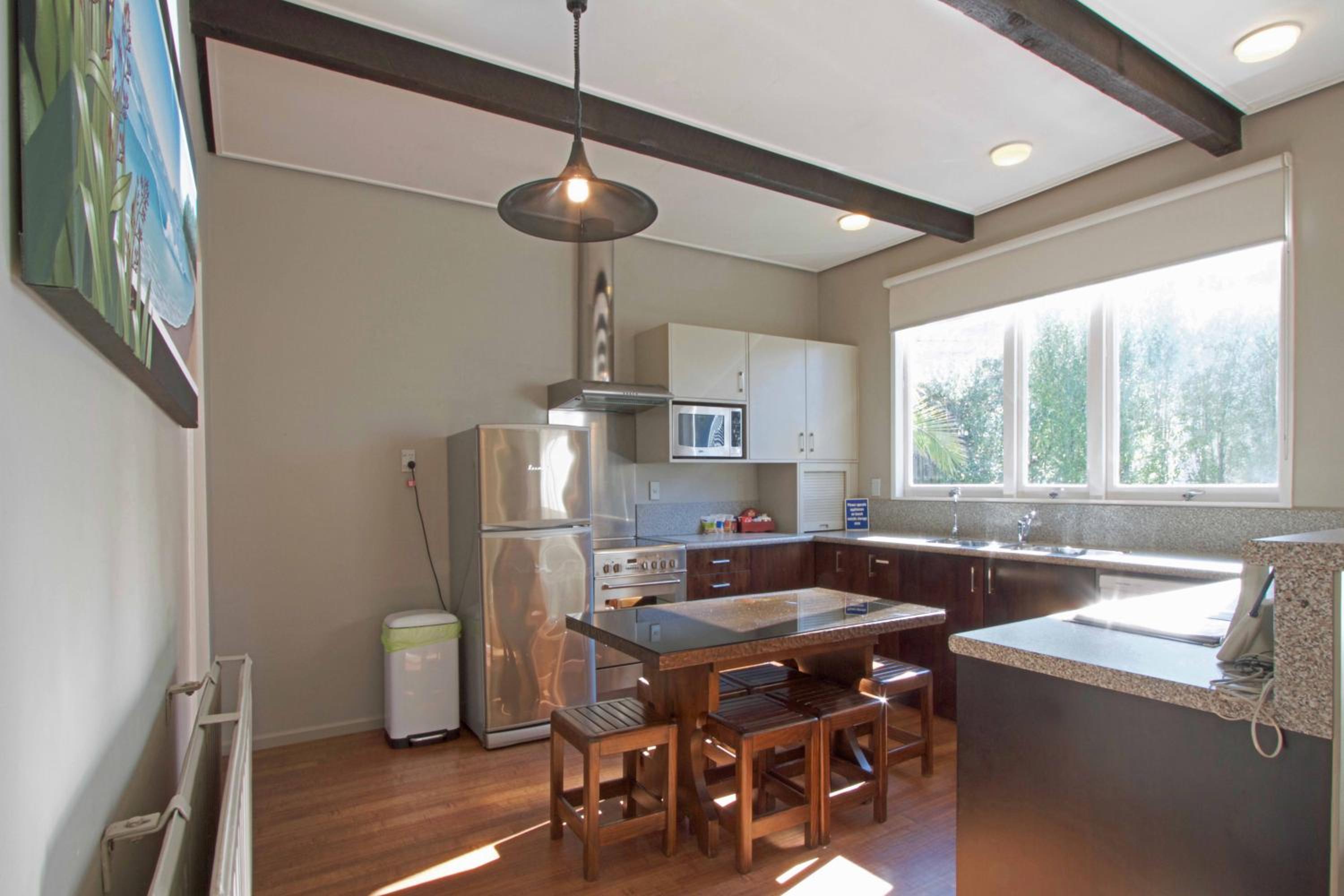 Four-Bedroom Apartment with Terrace - Photo 15