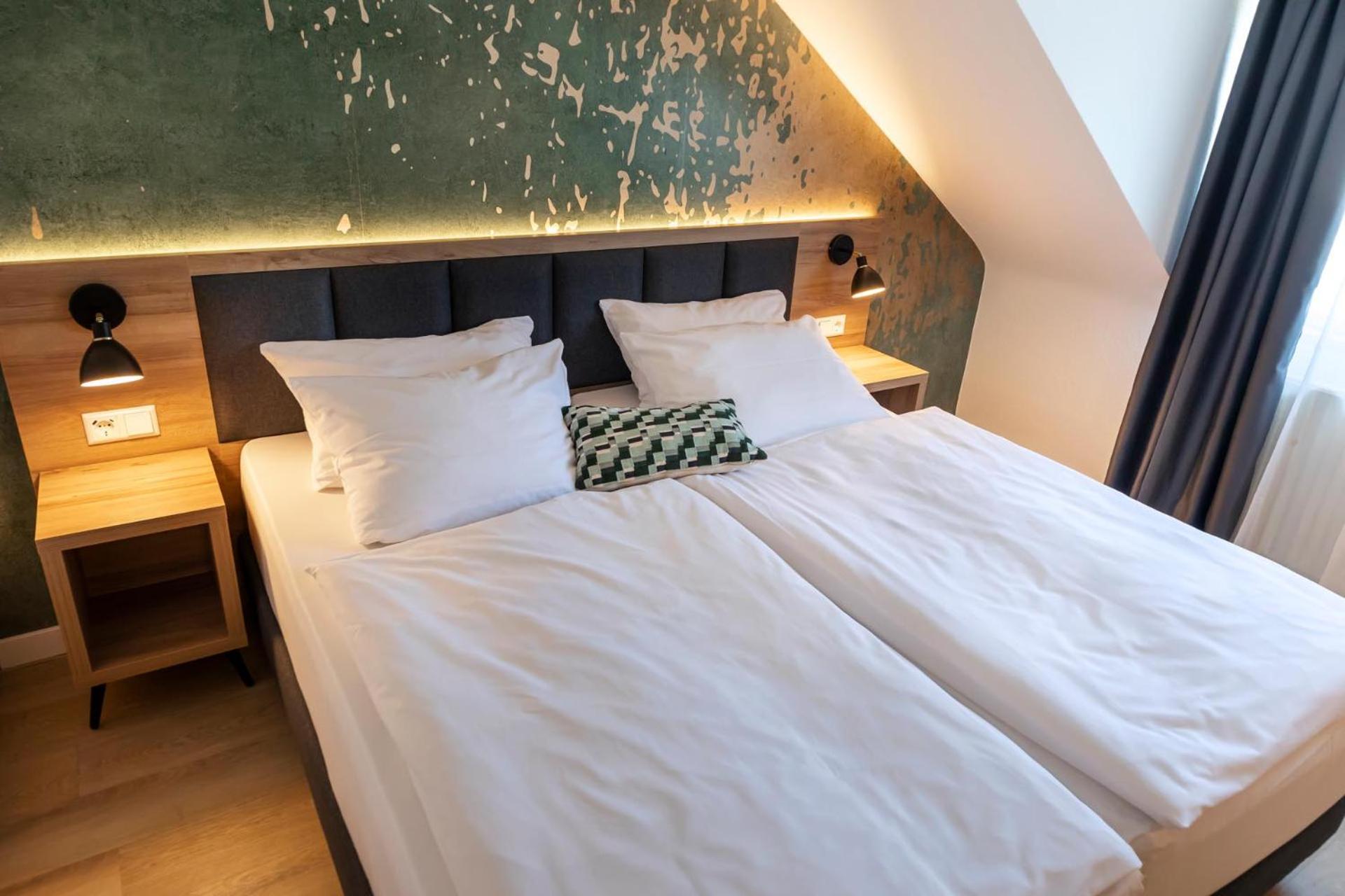 Business Twin Room - Photo 3