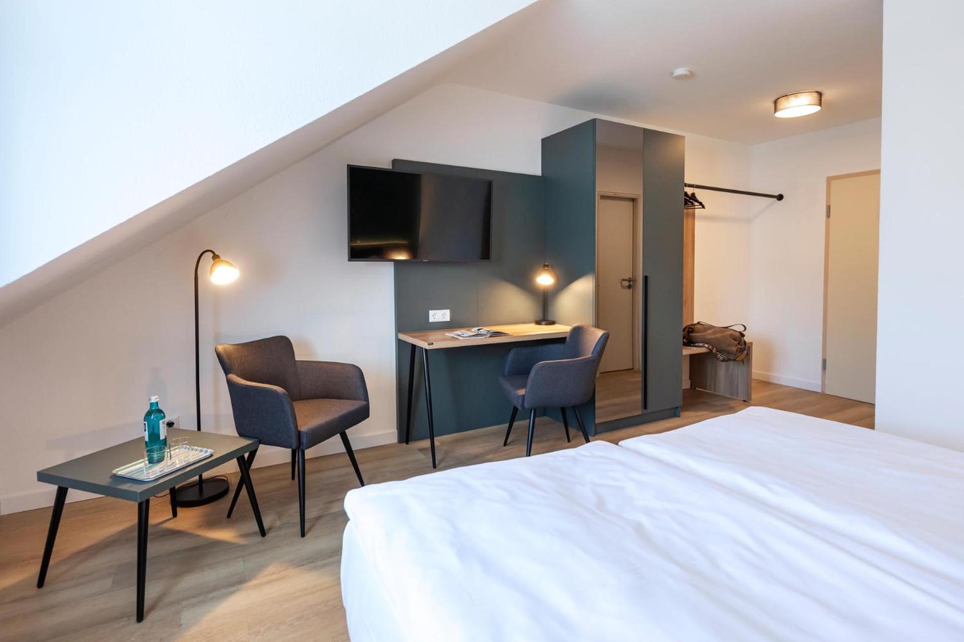 Business Twin Room - Photo 4