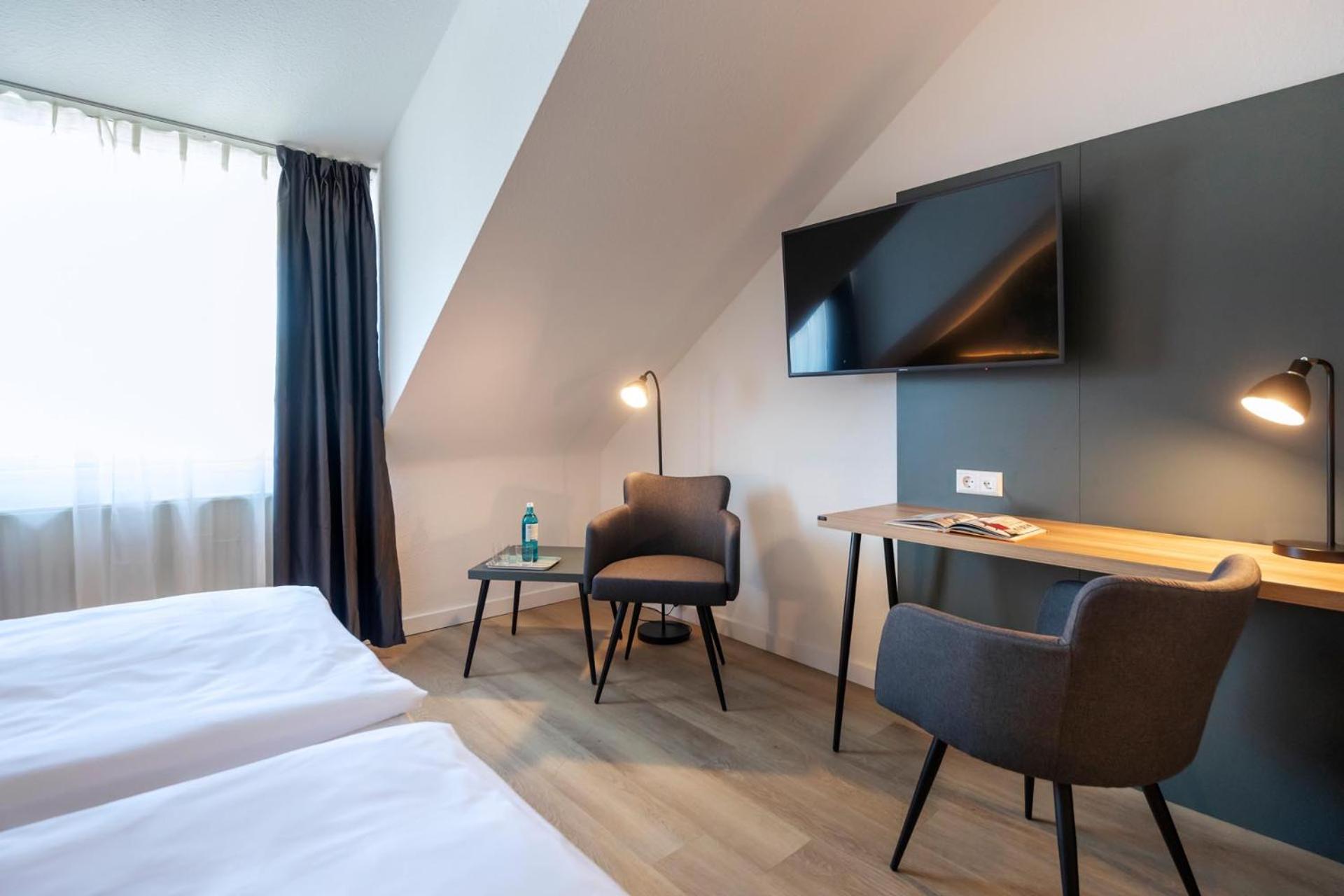 Business Twin Room - Photo 6