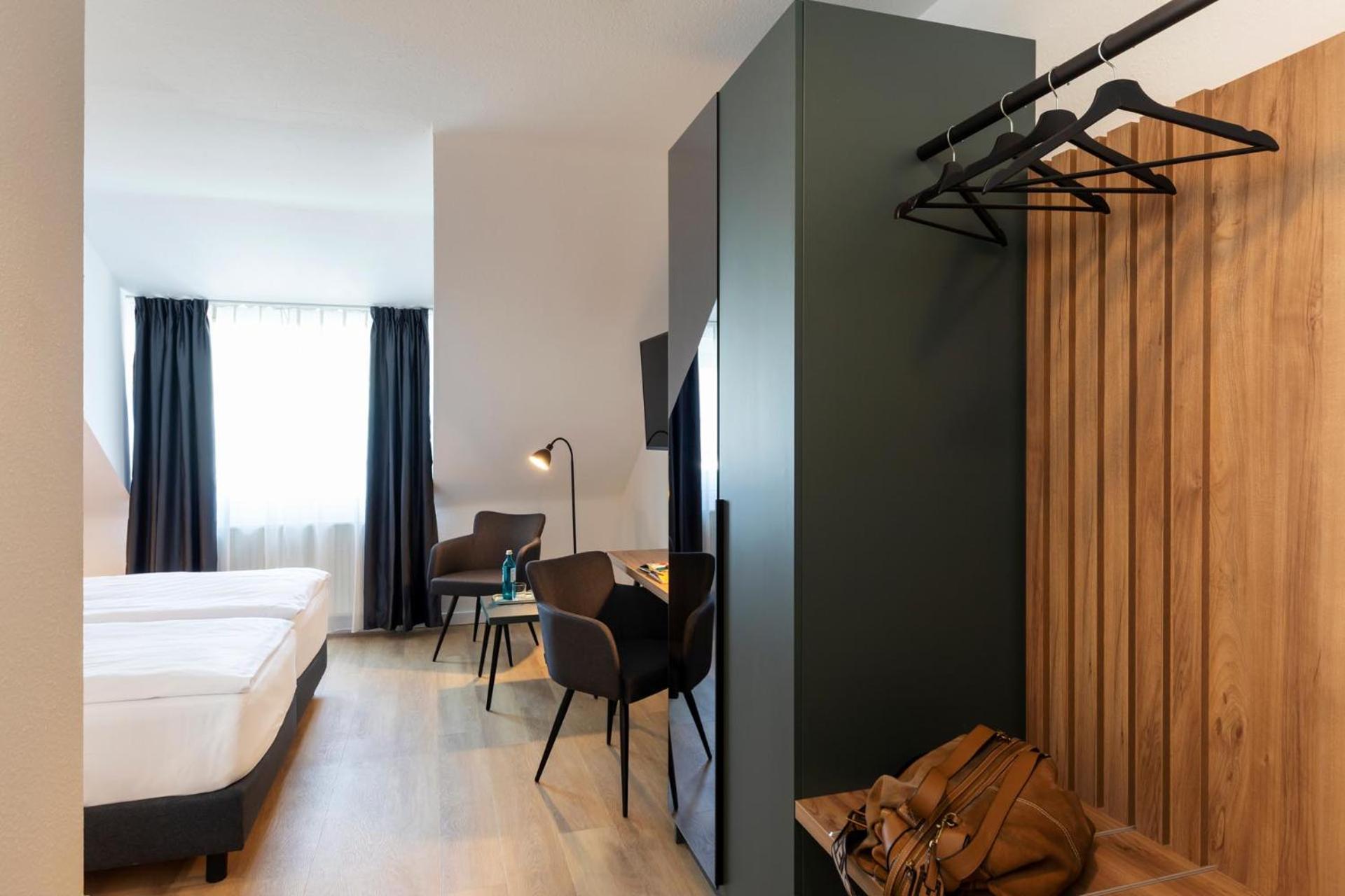 Business Twin Room - Photo 5