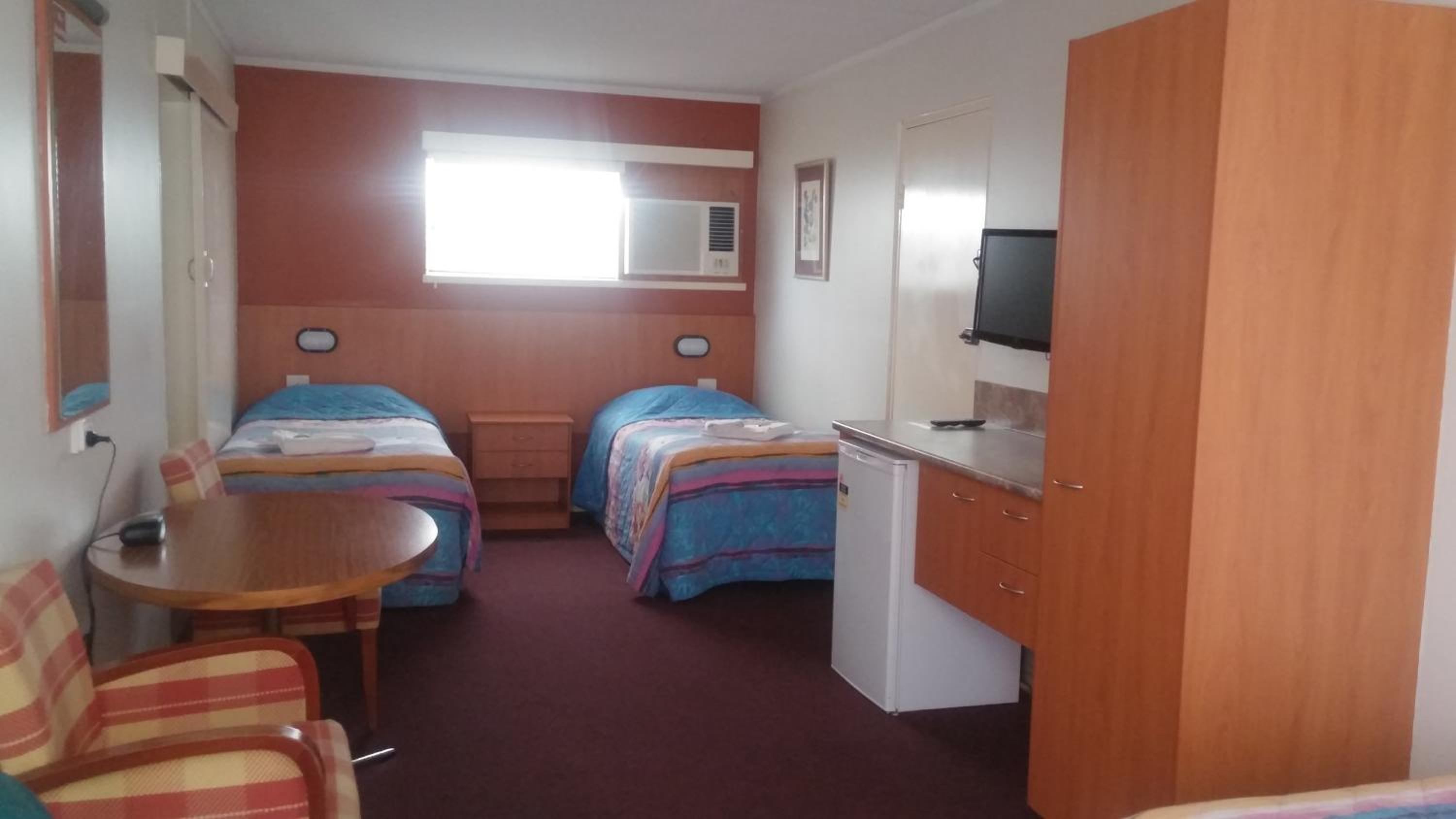 Standard Twin Room - Photo 2