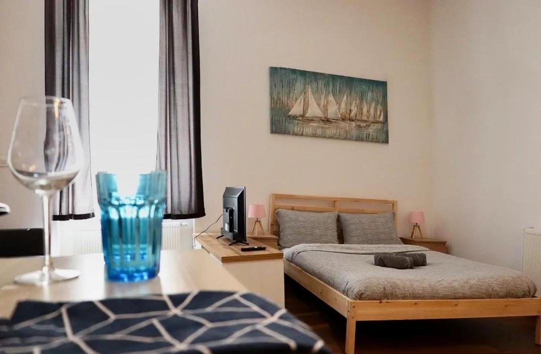 King Studio with Sofa Bed