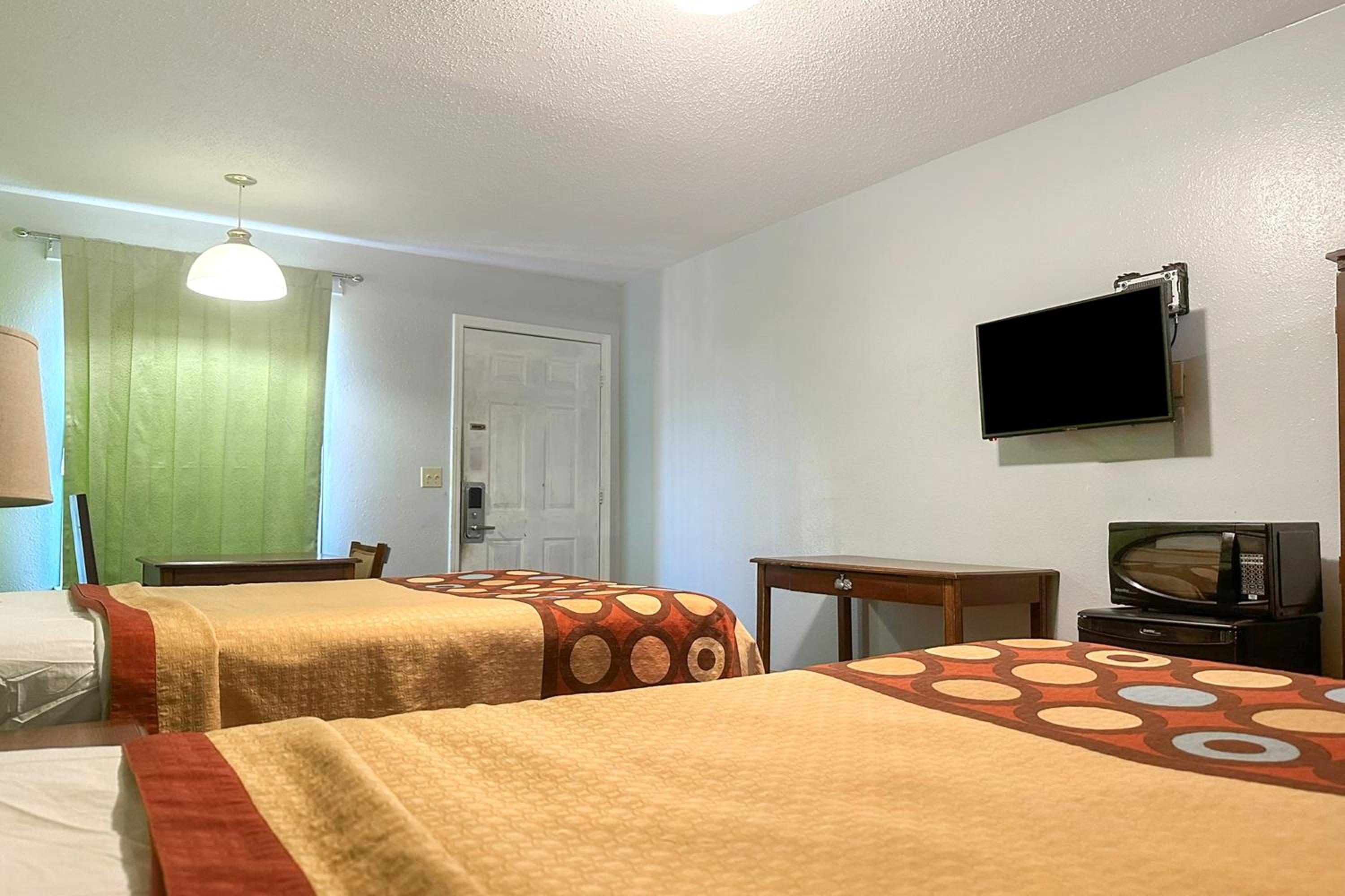 2 Queen Beds Non-Smoking photo 3