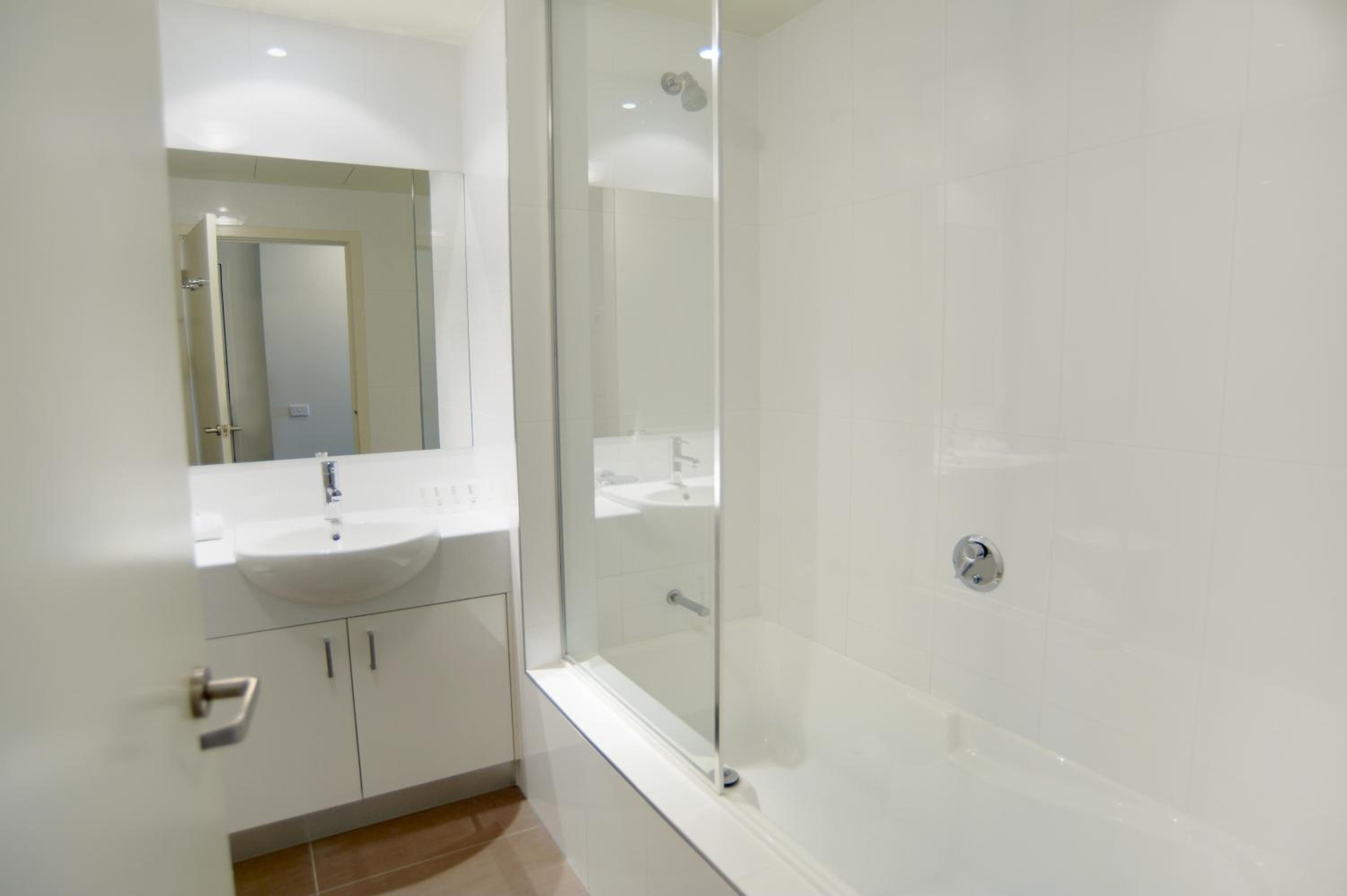 One-Bedroom Apartment - Photo 2