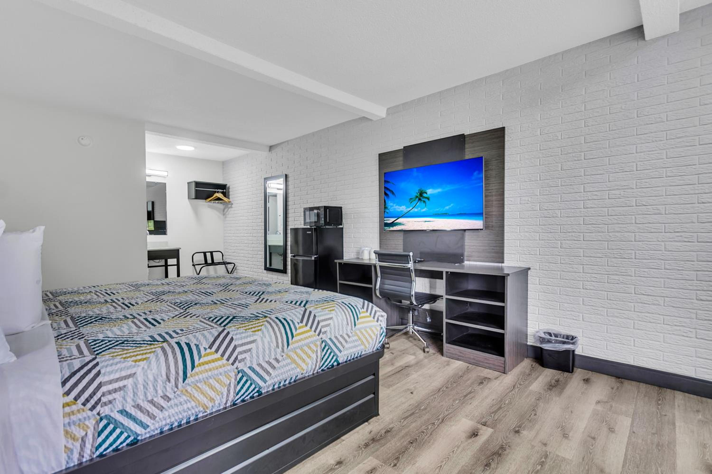 King Room - Ground Floor/Non-Smoking photo 3