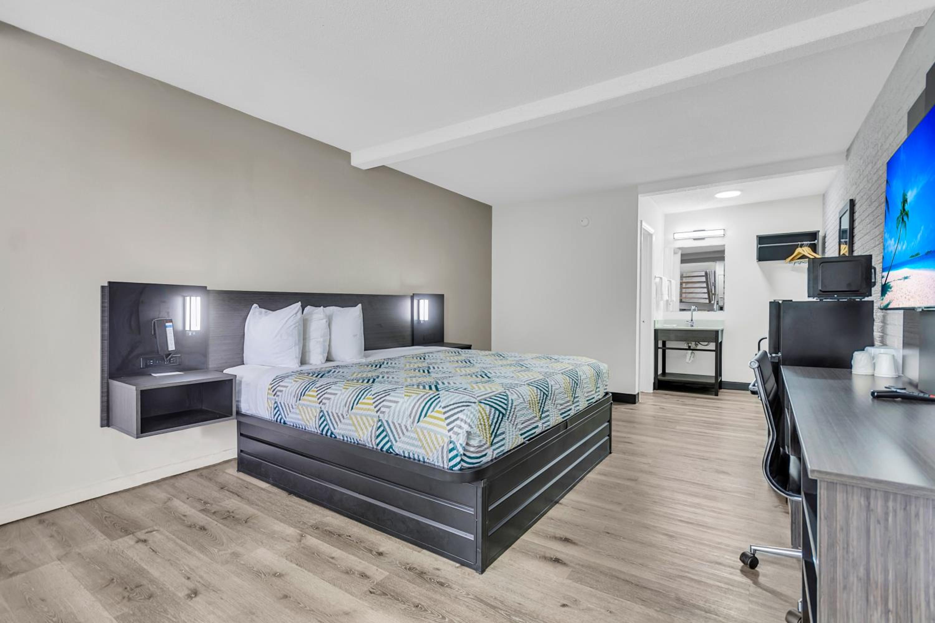 King Room - Ground Floor/Non-Smoking photo 2