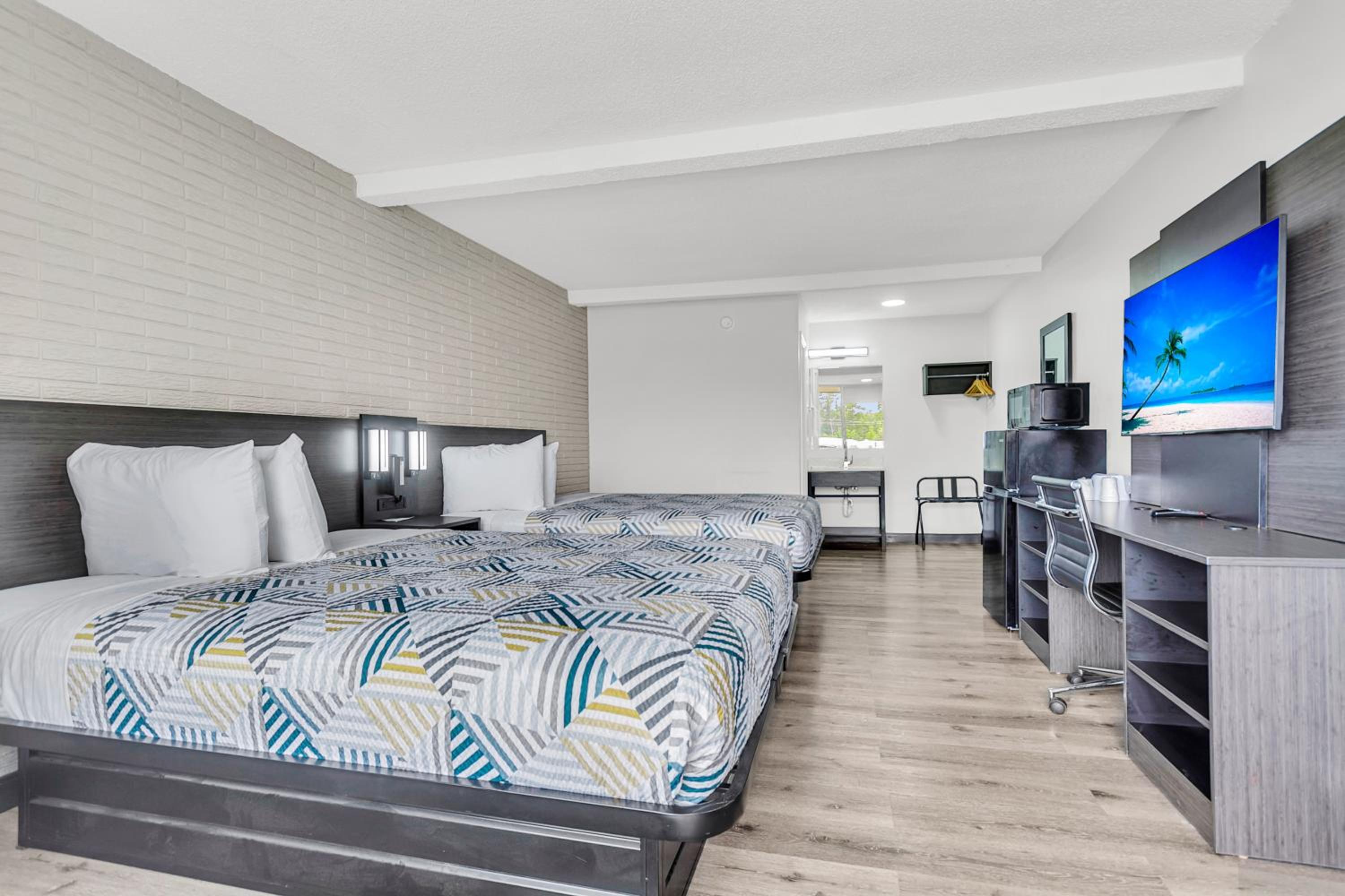 Double Room with Two Double Beds - Smoking photo 3
