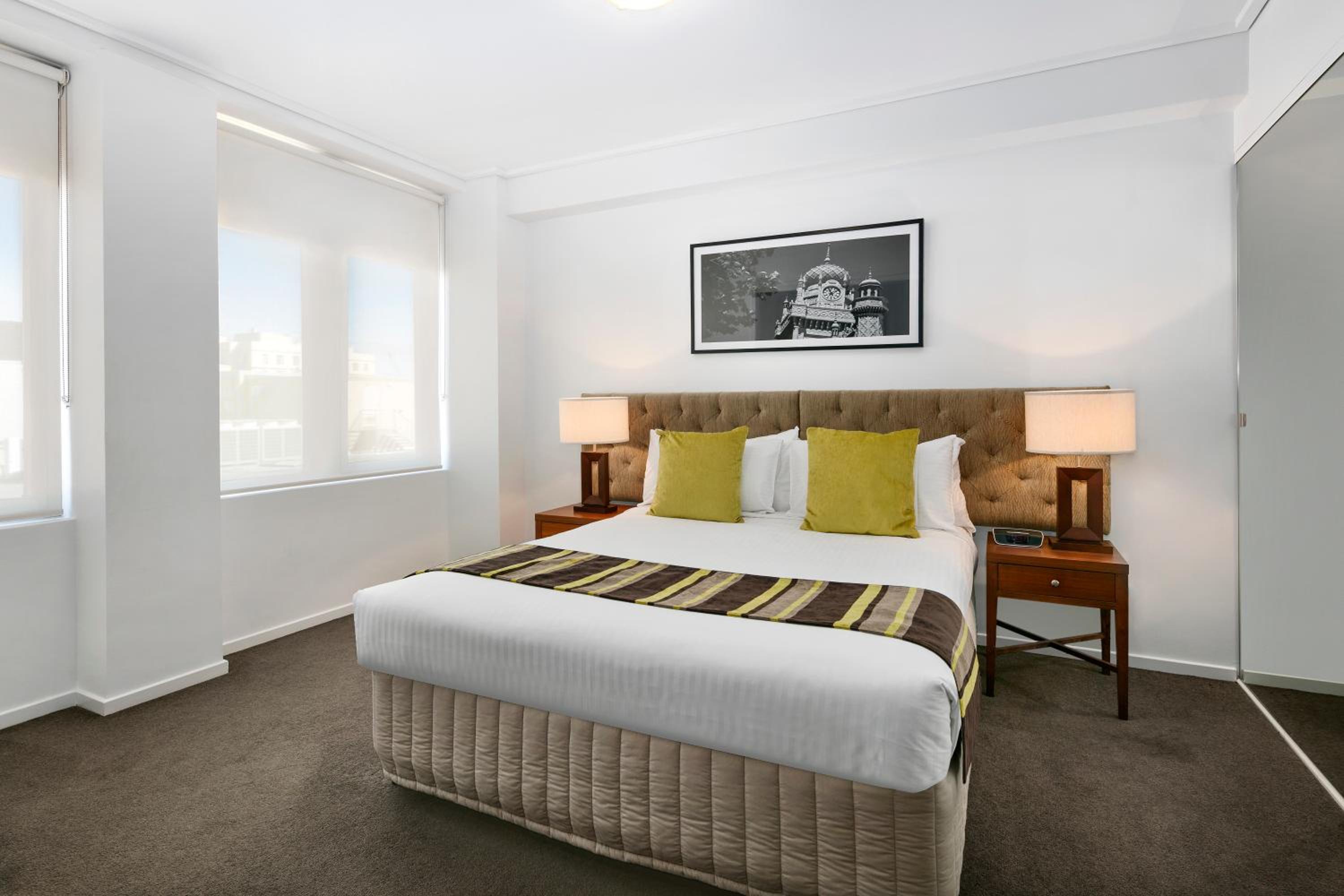 Executive One-Bedroom Apartment - Photo 3
