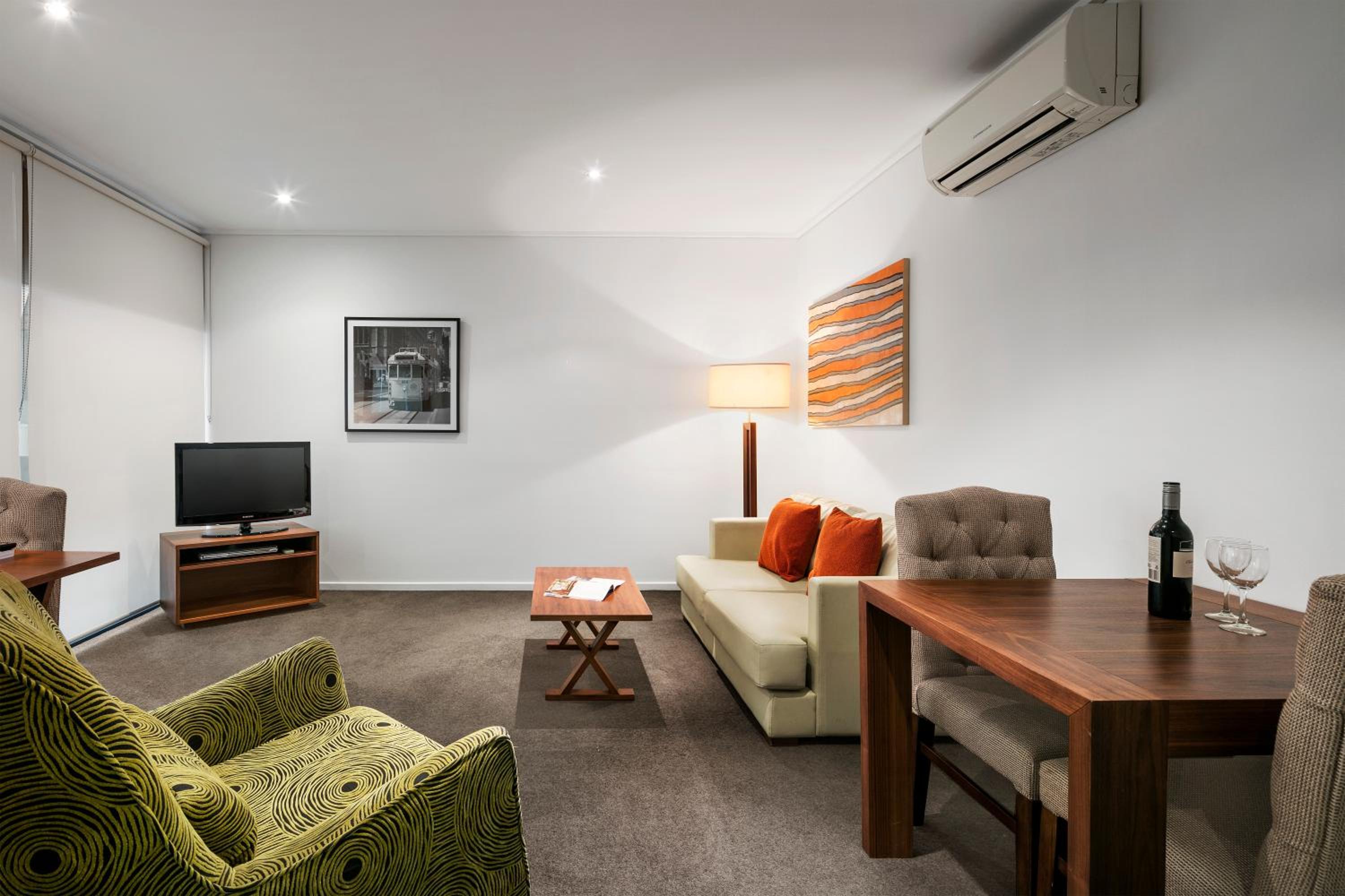 One-Bedroom Apartment - Photo 3