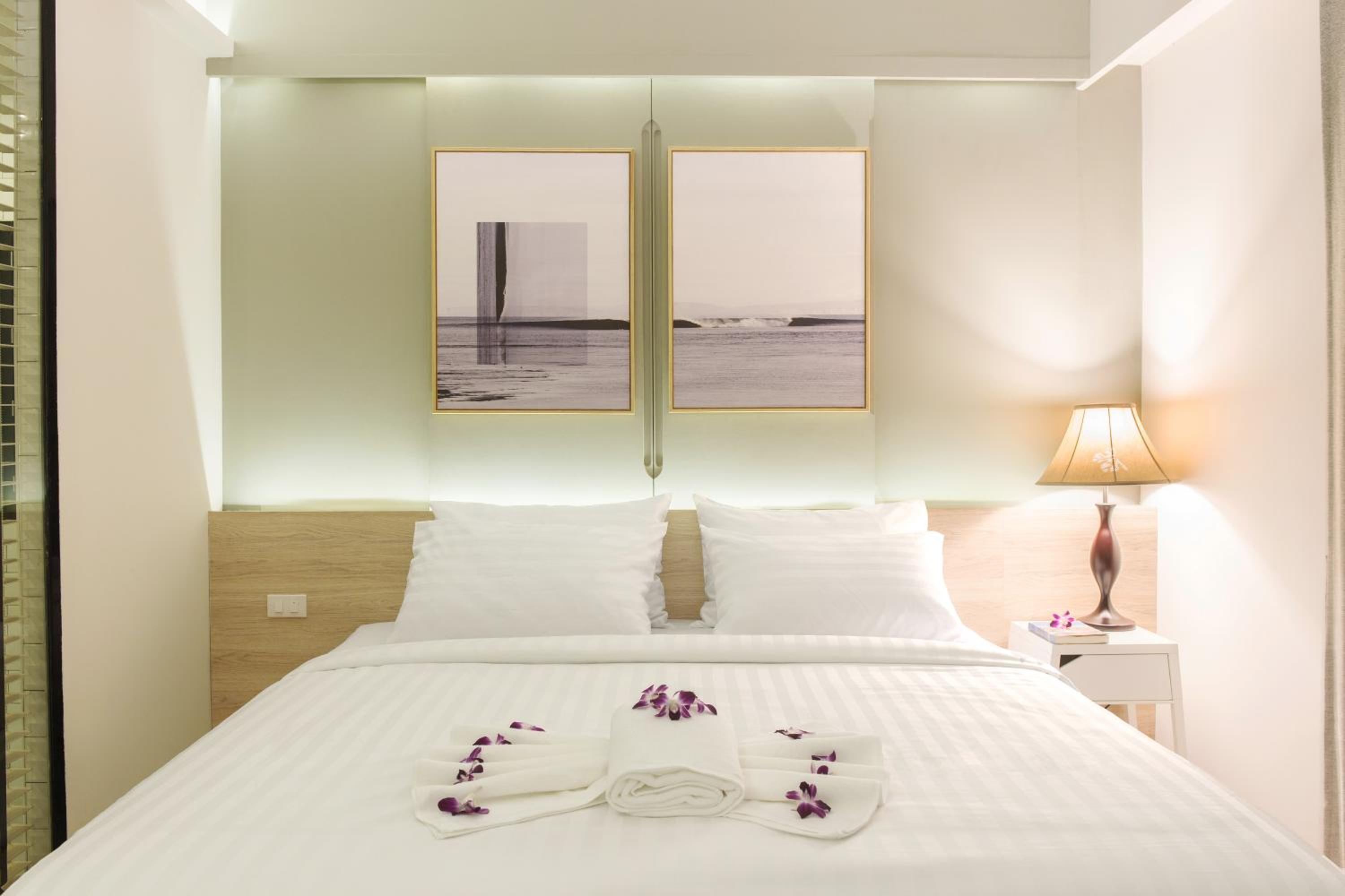 Deluxe Double Room with Balcony photo 1