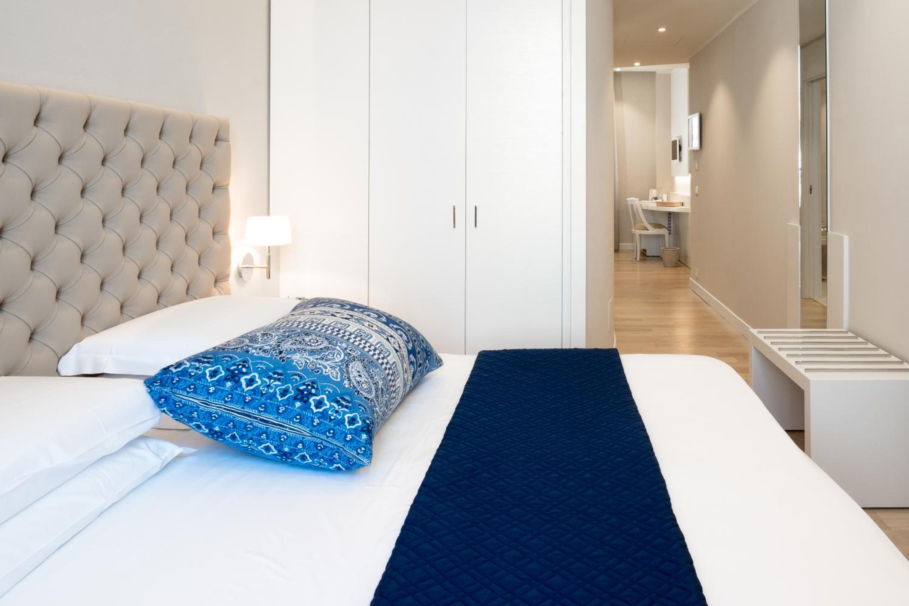 Deluxe Junior Suite - Photo 1
