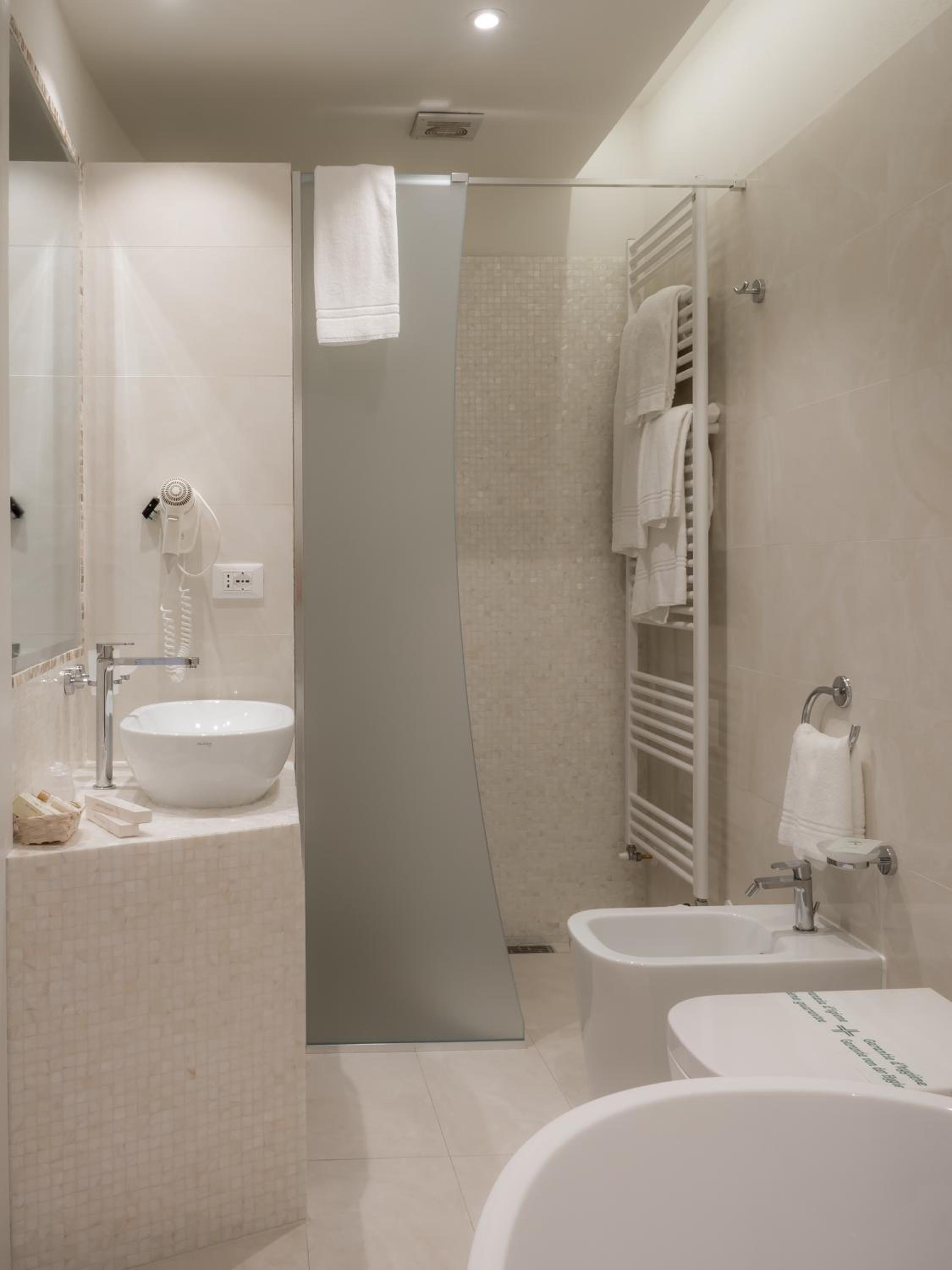 Deluxe Junior Suite - Photo 4