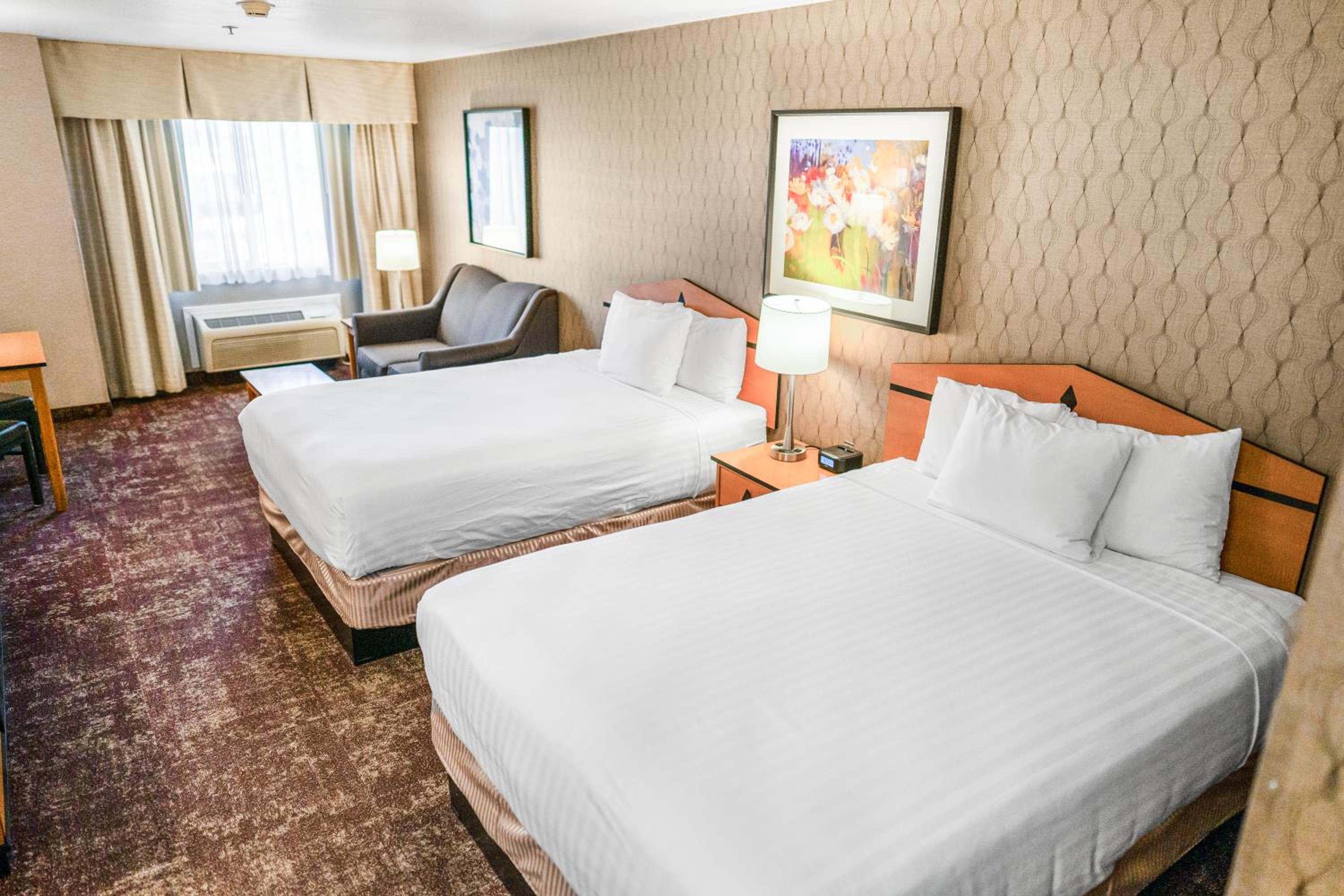Queen Room with Two Queen Beds  - Photo 2