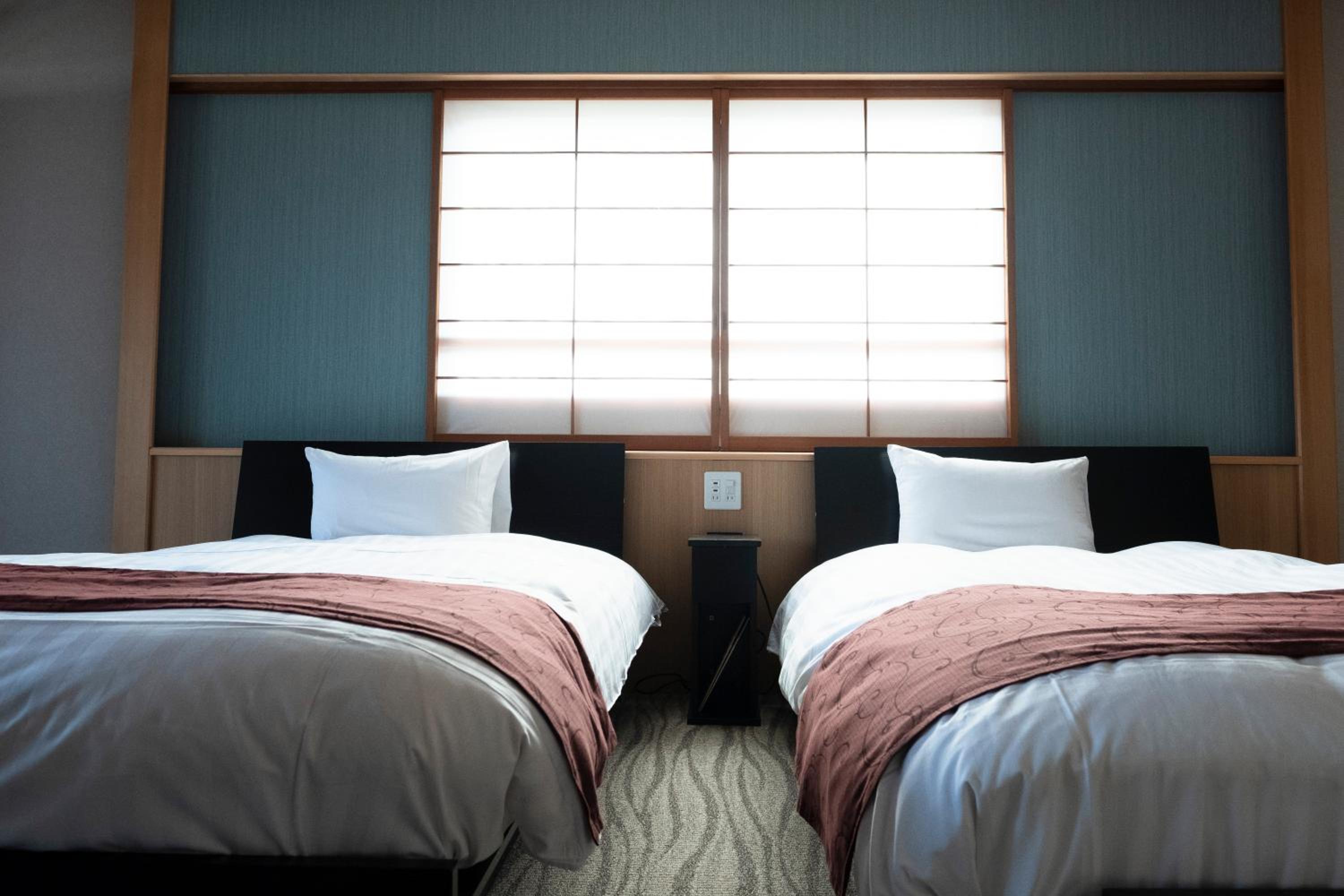 Twin Room with Mountain View - Photo 3