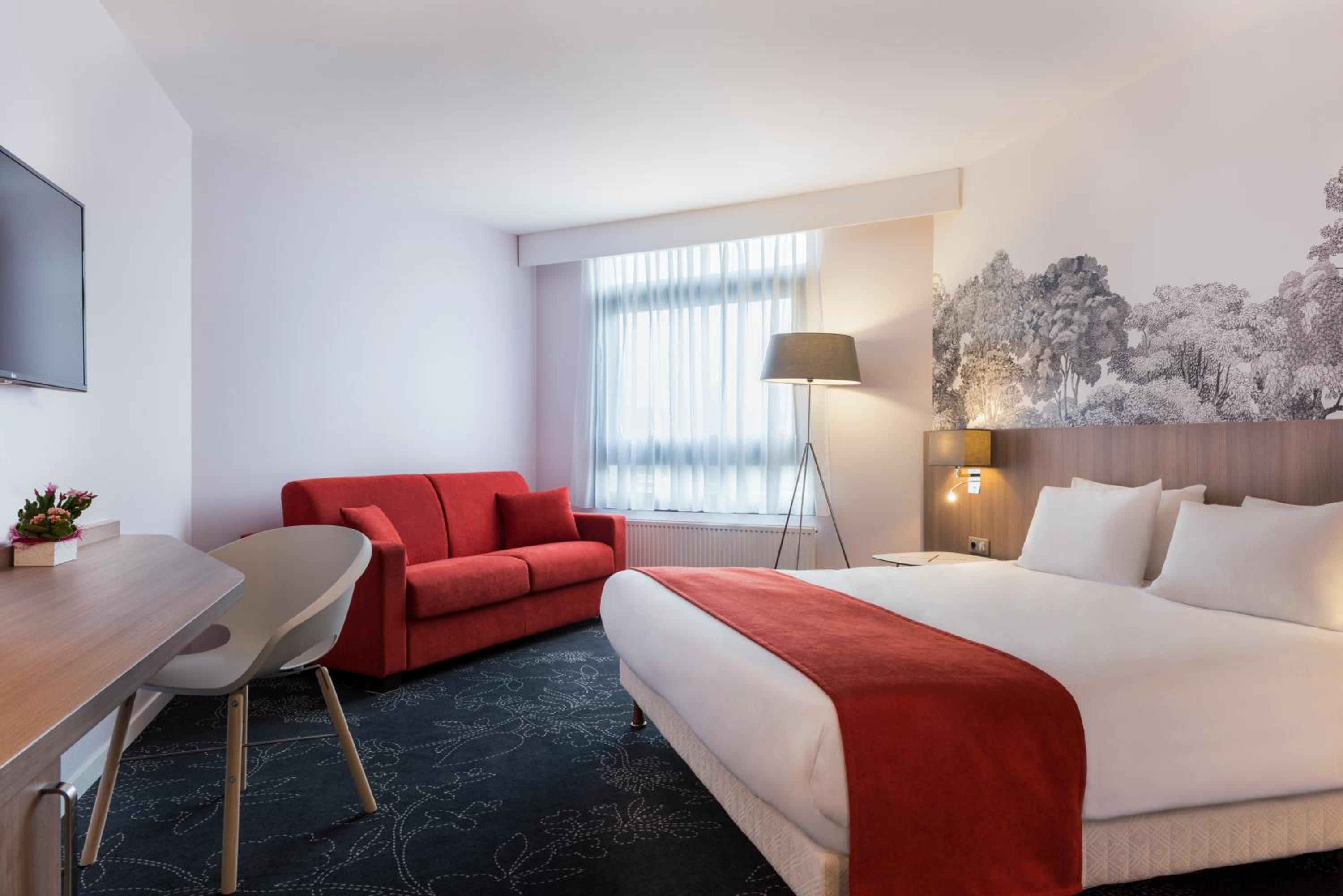 Premium King Room with Sofa Bed photo 2