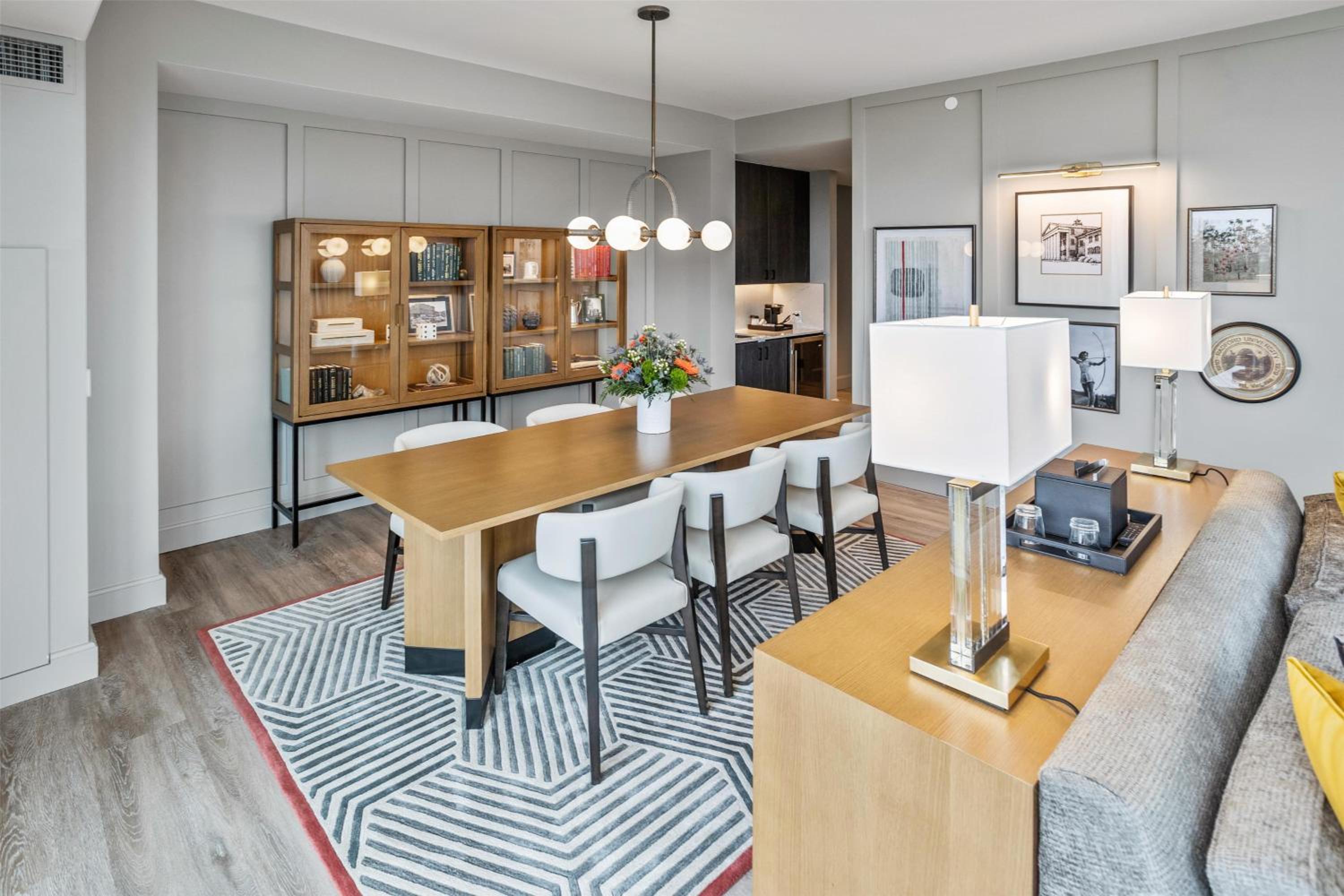 Premium King Room - Photo 3