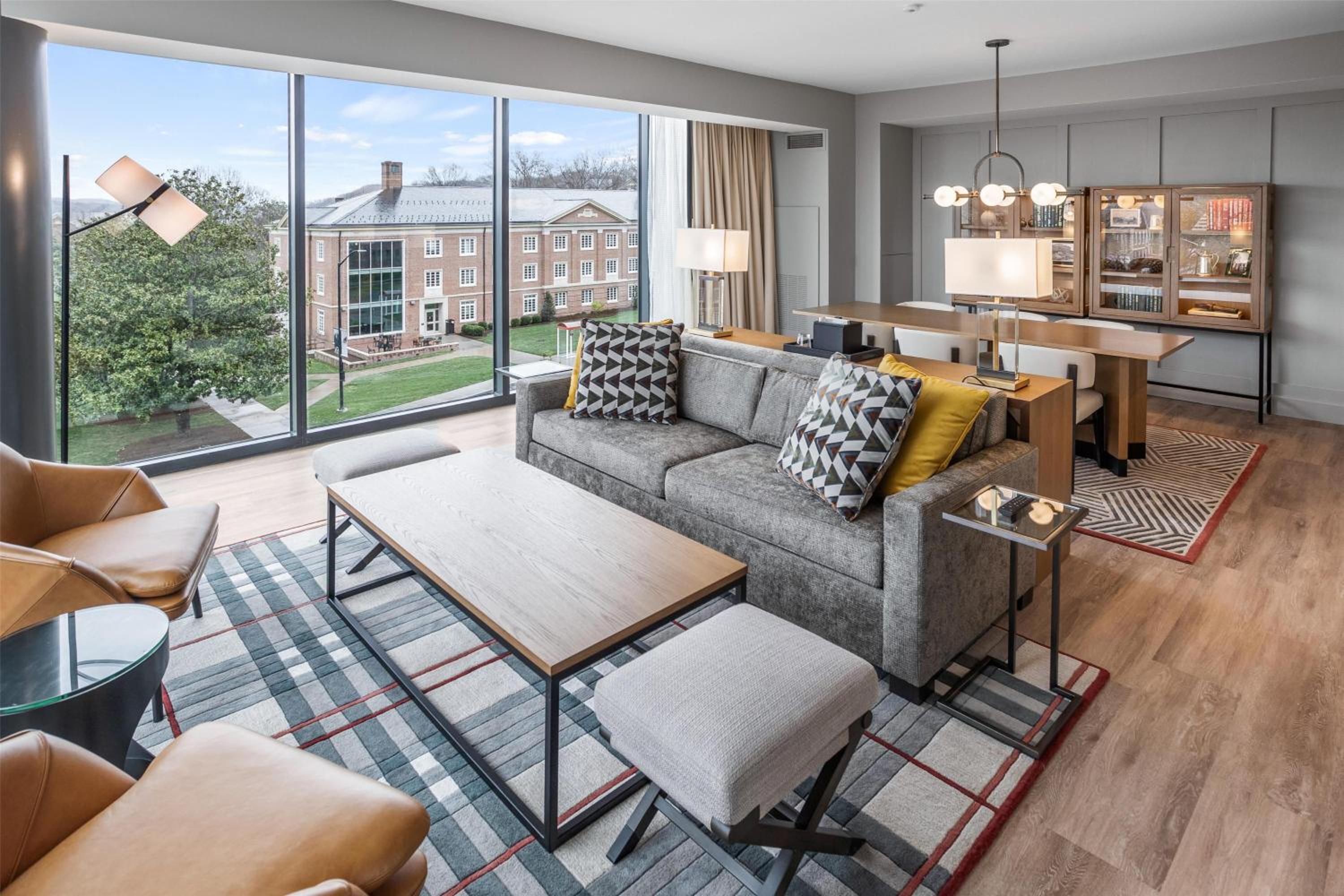Premium King Room - Photo 5