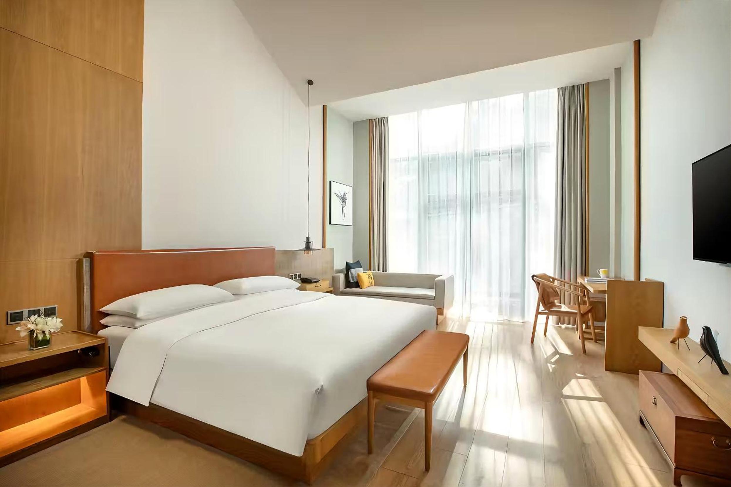 Standard King Room - Photo 3