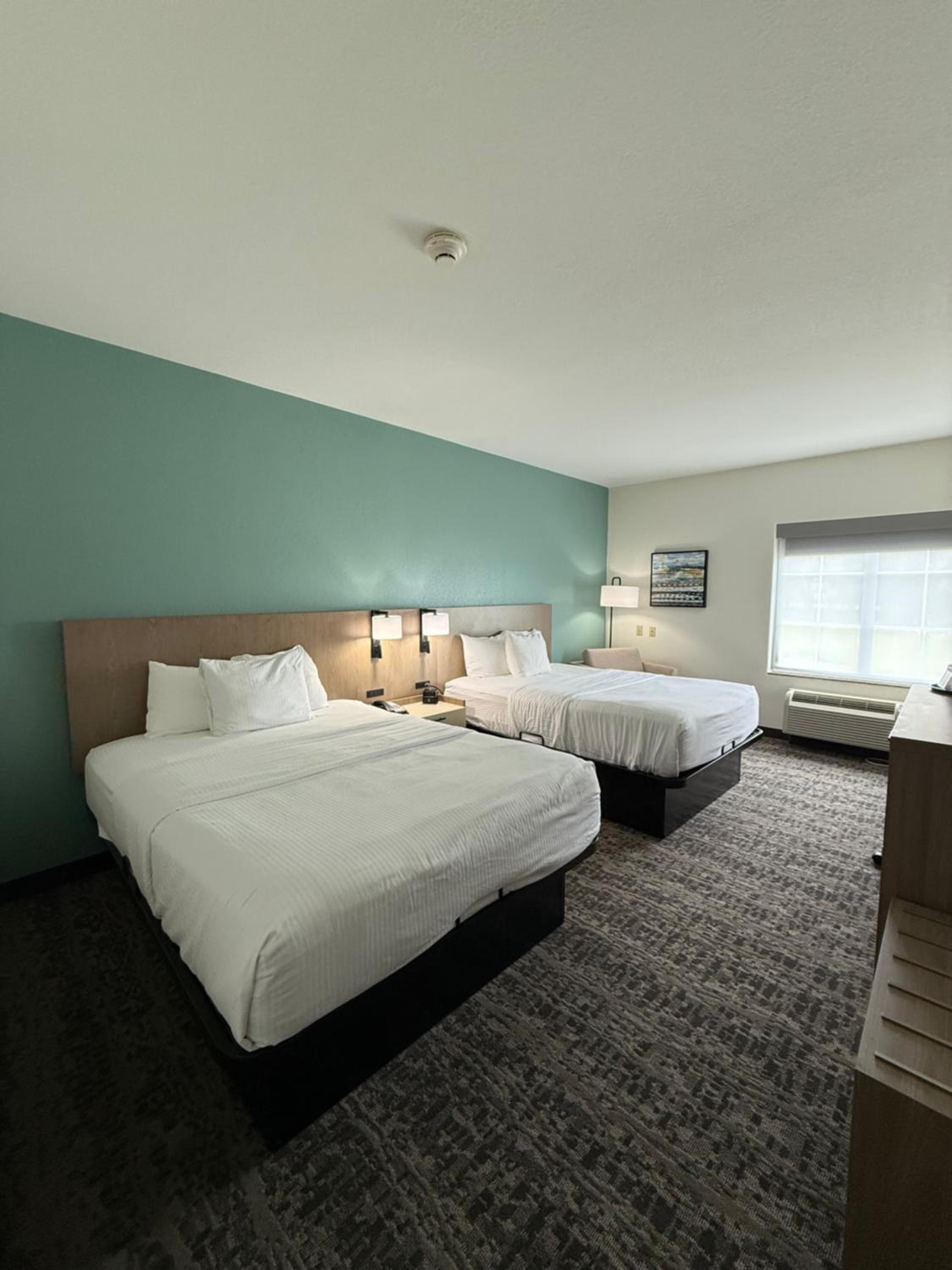 Deluxe Queen Room with Two Queen Beds - Photo 2