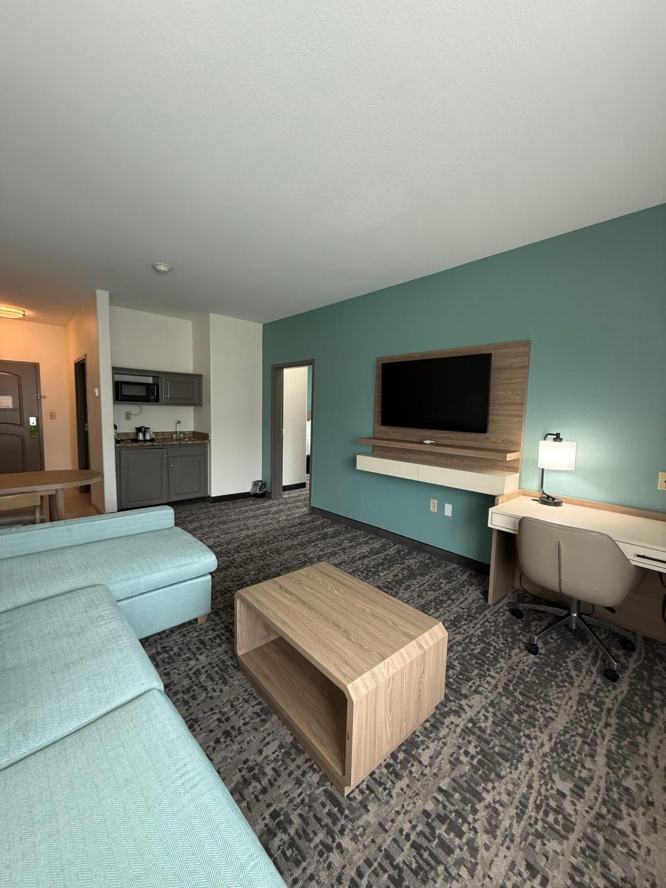 King Suite - Non-Smoking - Photo 5