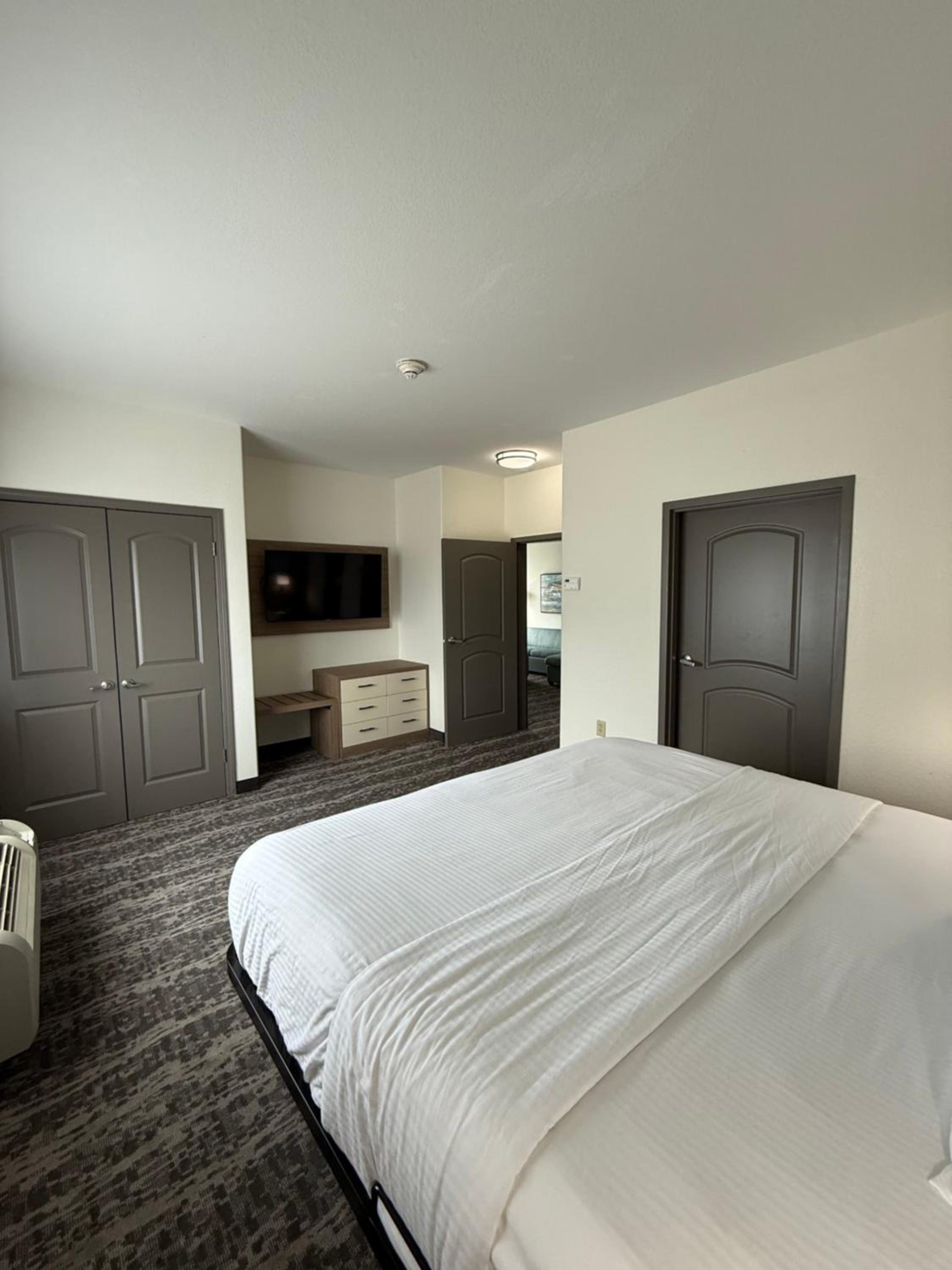 King Suite - Non-Smoking - Photo 1