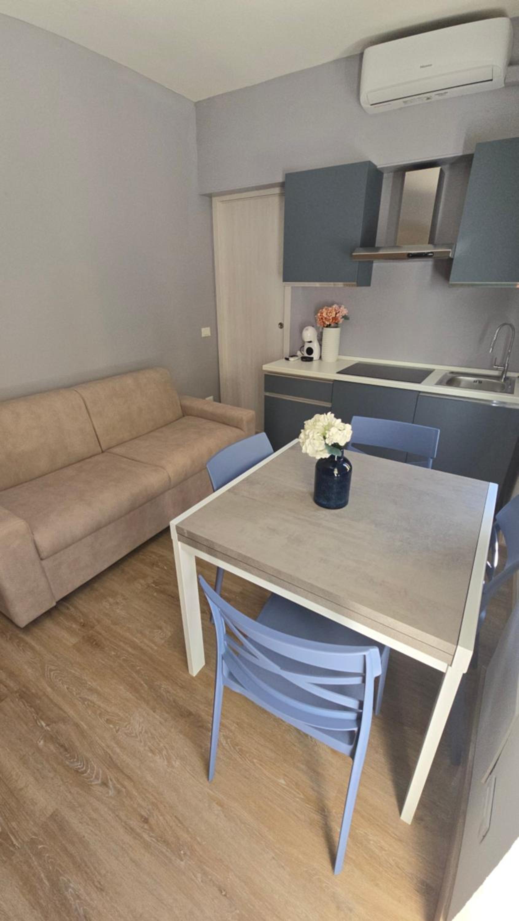 One-Bedroom Apartment with Balcony and Sea View photo 3