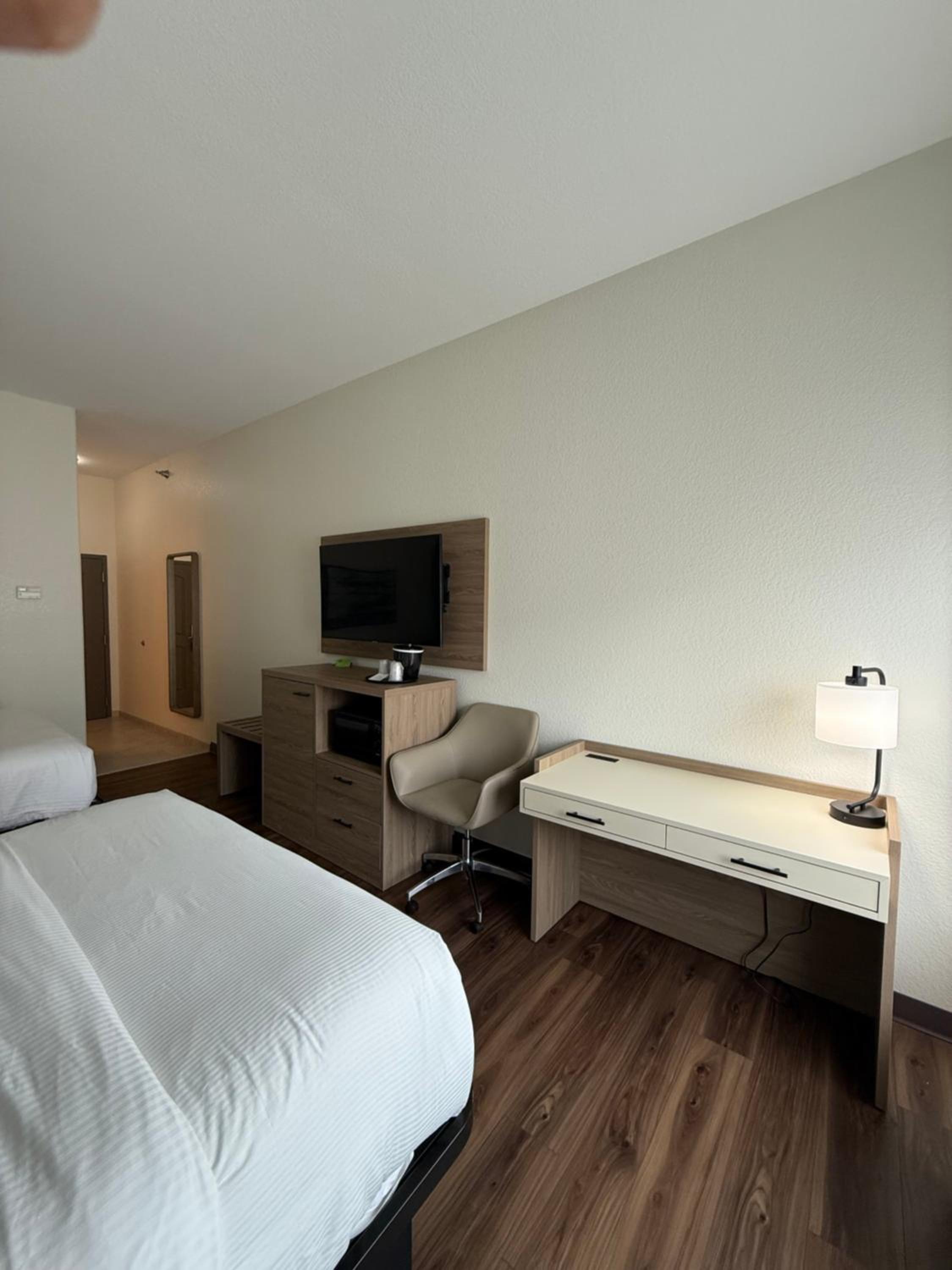 Deluxe Queen Room with Two Queen Beds - Photo 4