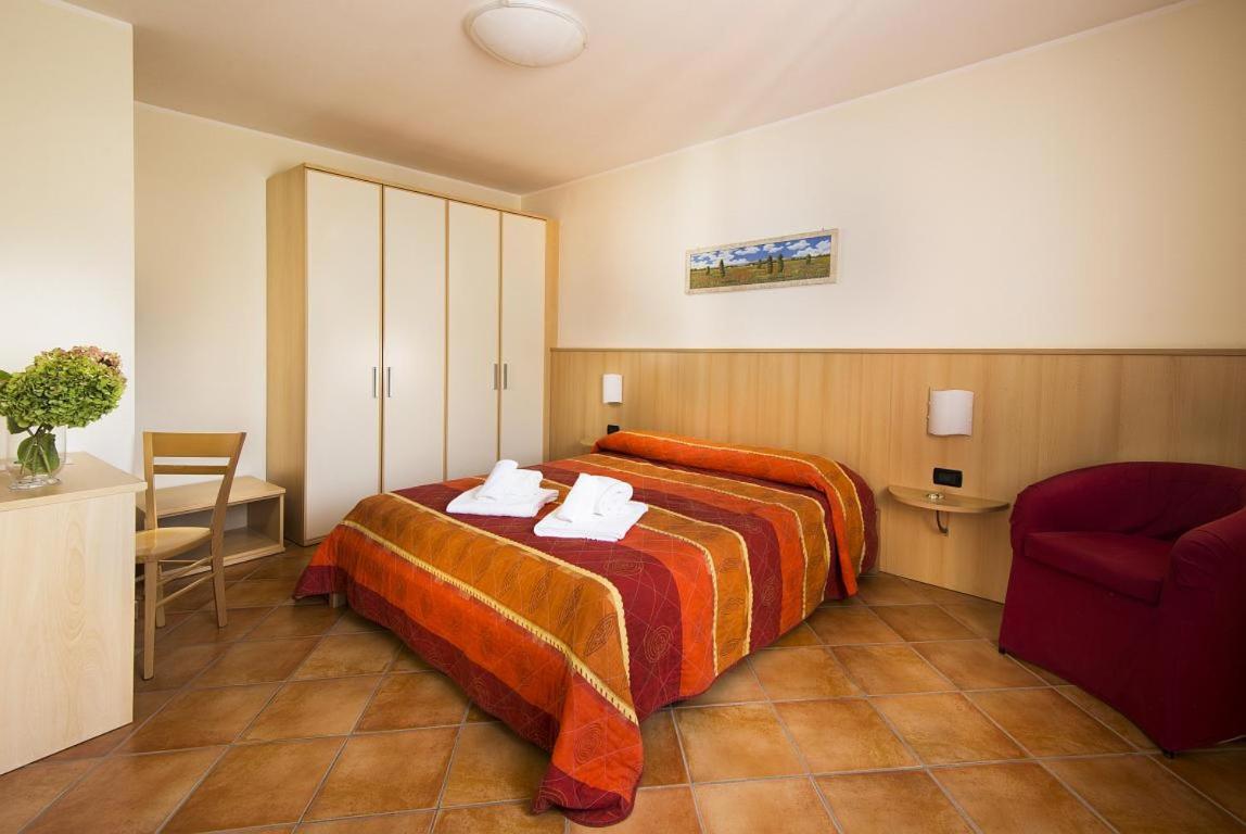 One-Bedroom Suite photo 1