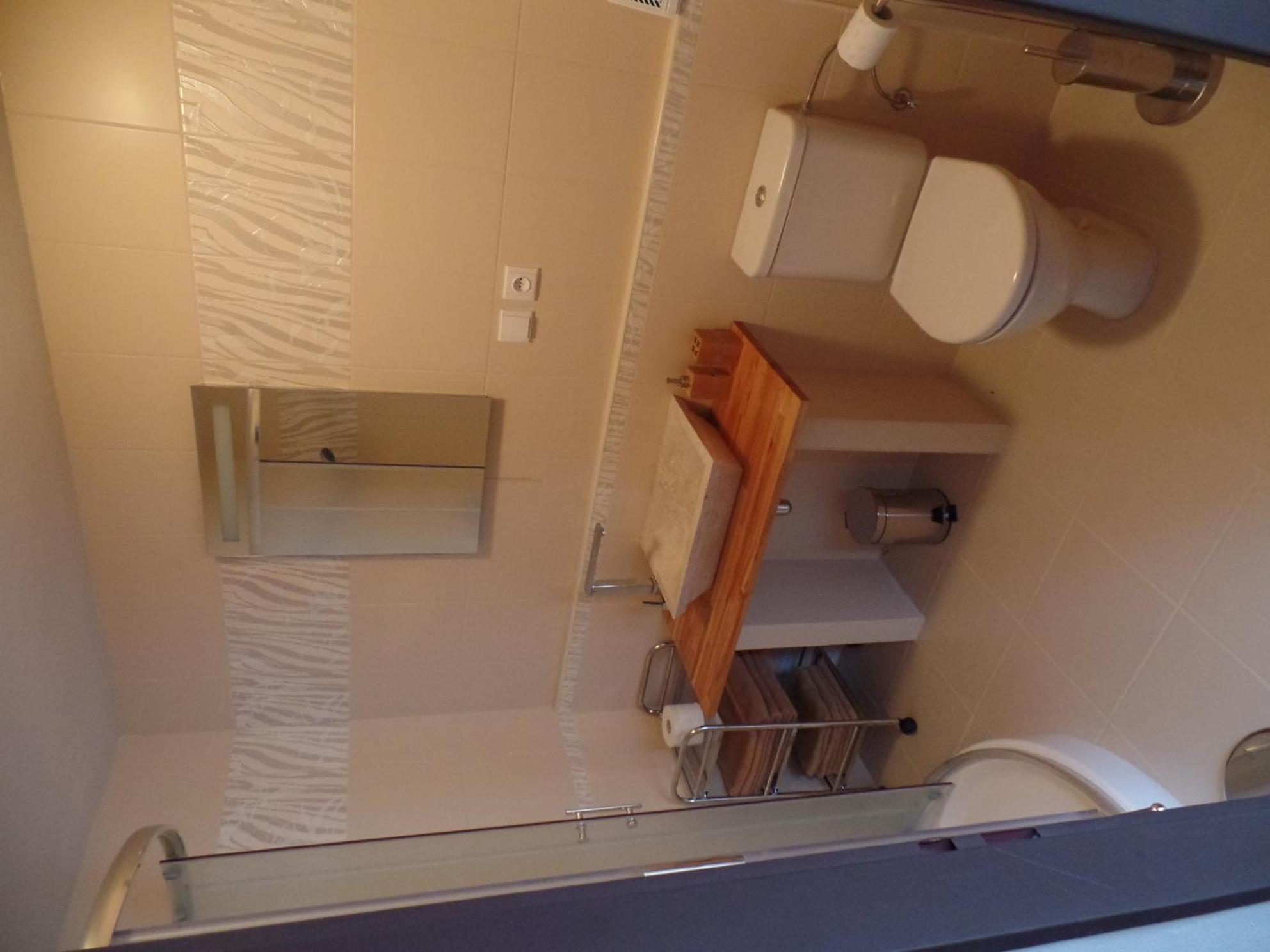 Family Room with Private Bathroom photo 3