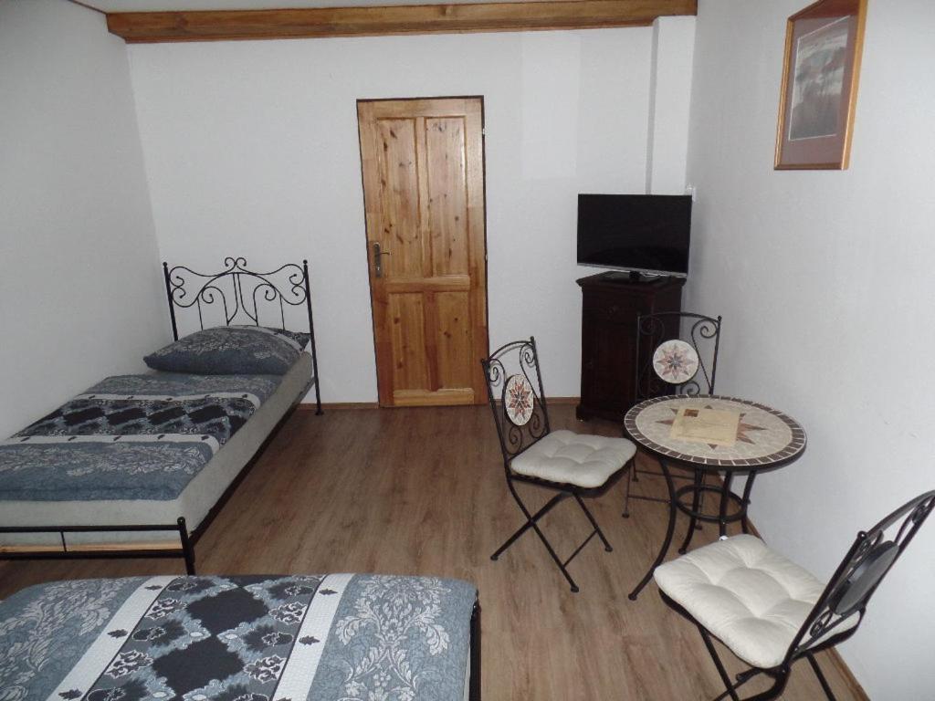 Triple Room with Private Bathroom photo 1