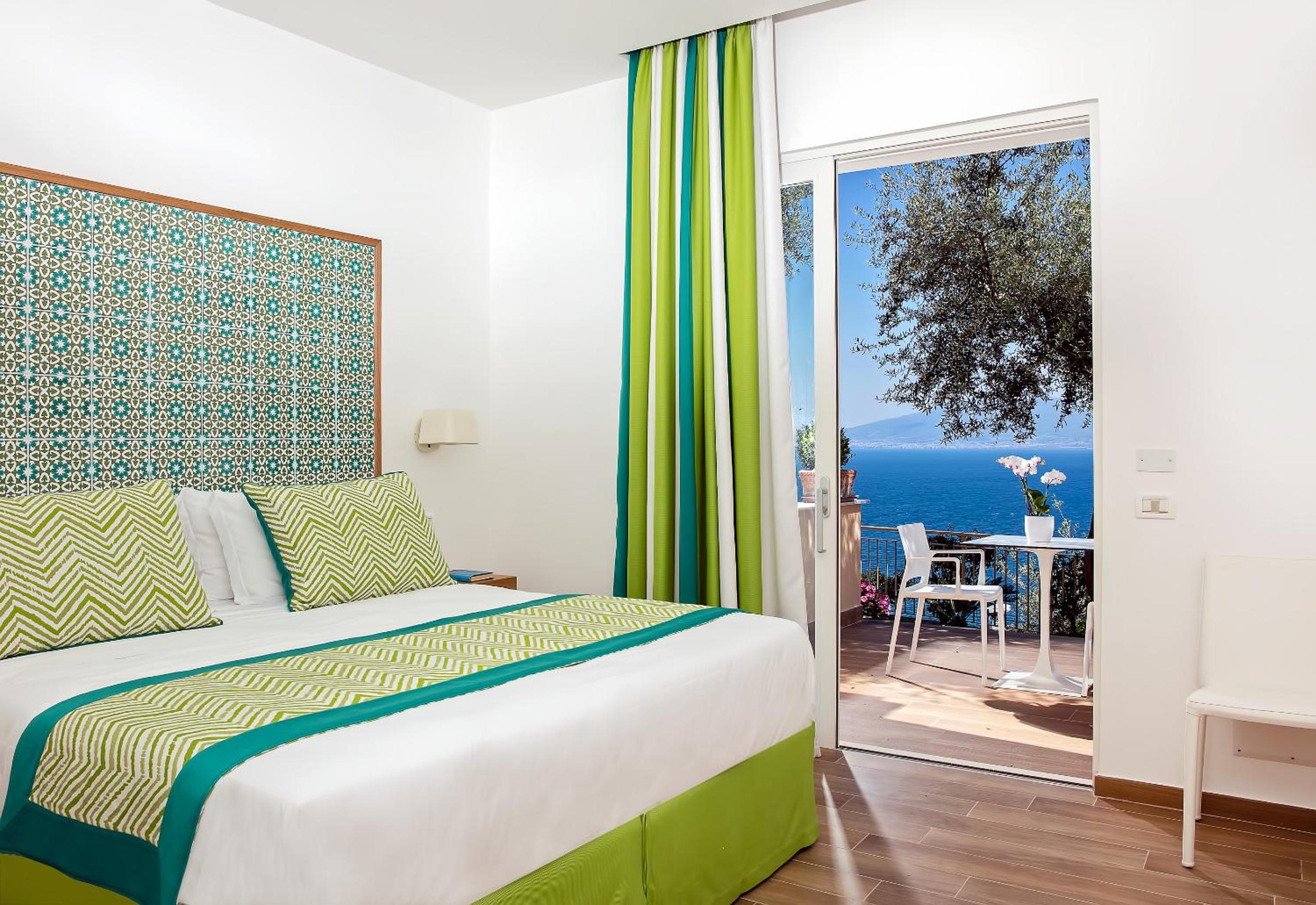 Deluxe Double or Twin Room with Sea View - Photo 12