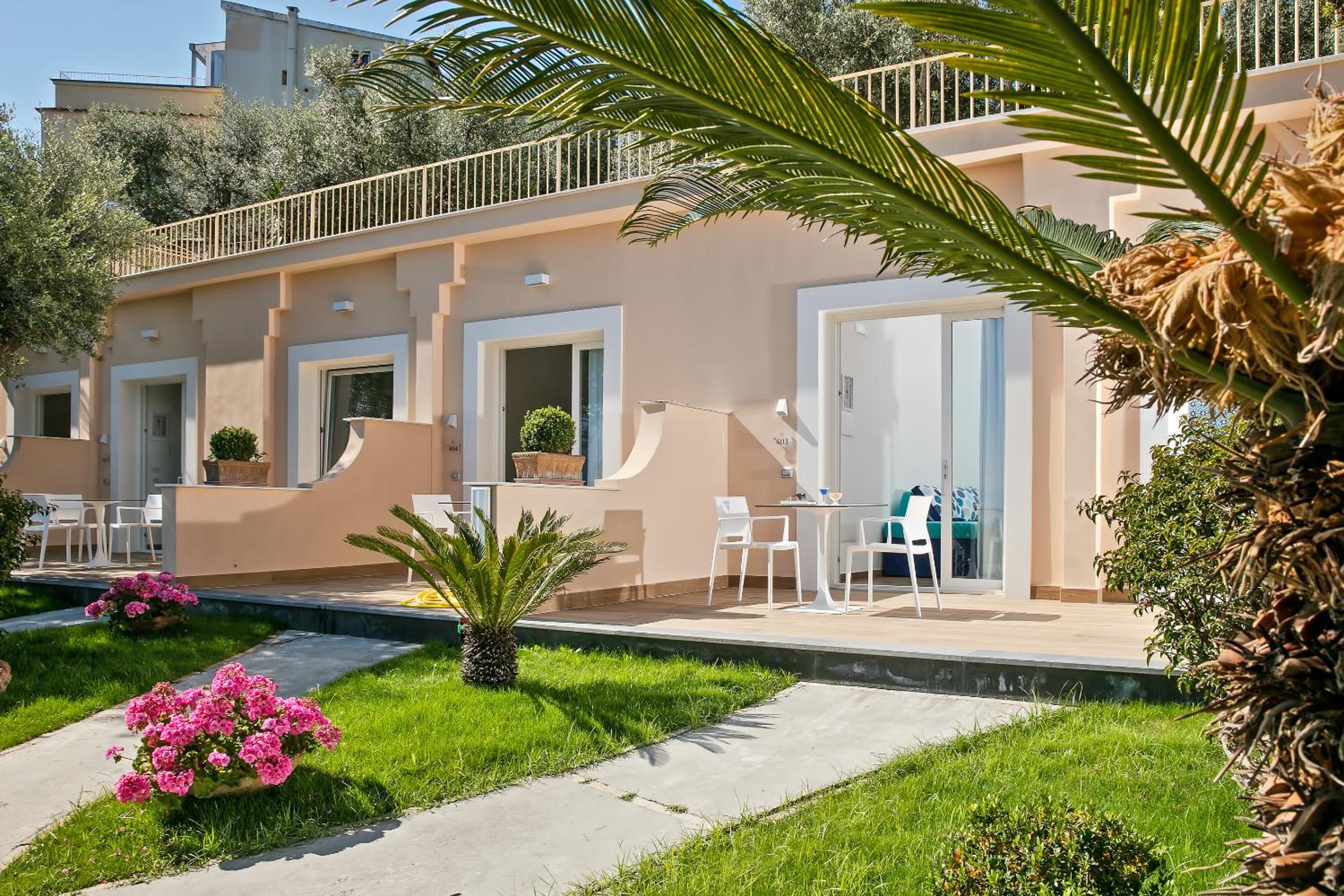 Deluxe Triple Room with Sea View - Photo 15