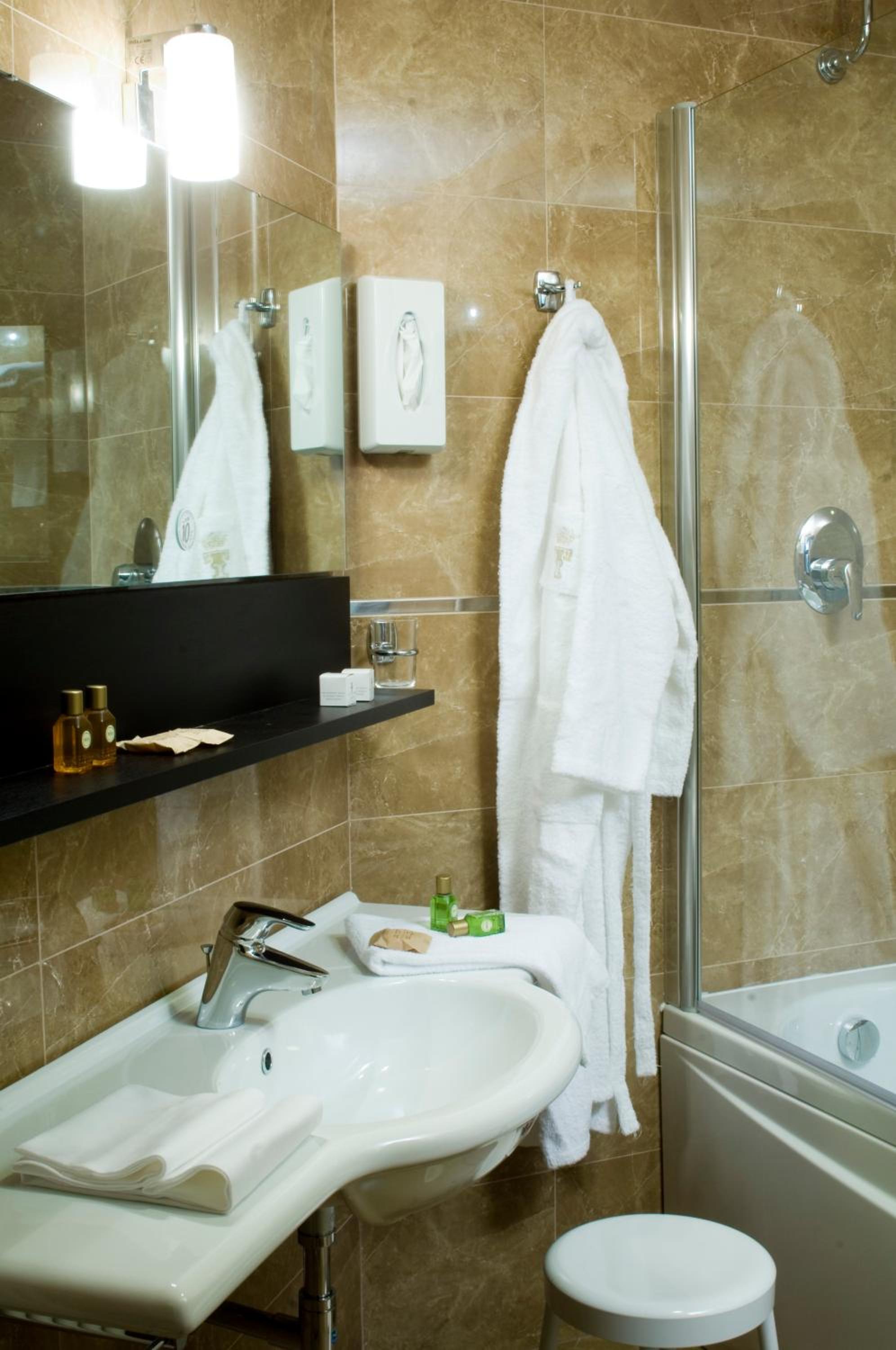 Single Room - Photo 2