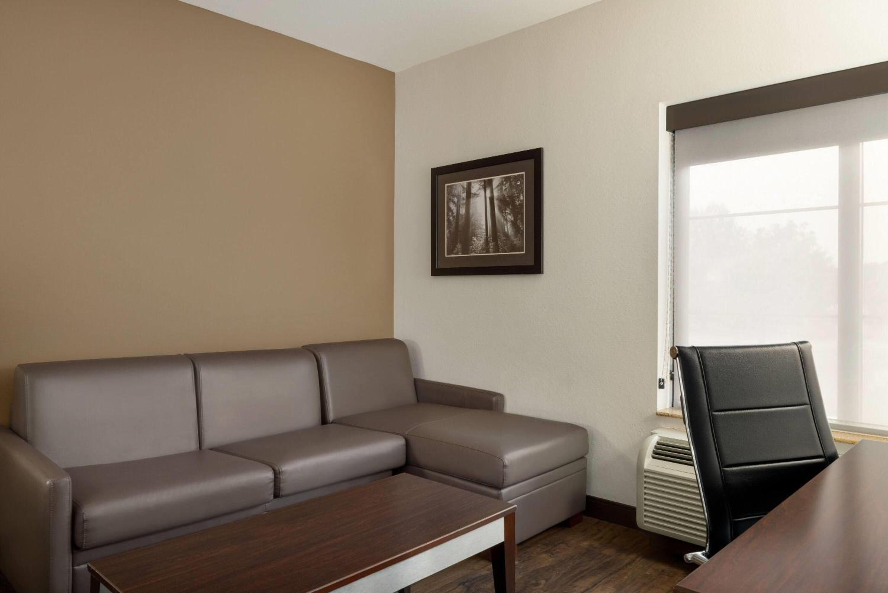Deluxe Queen Room with Two Queen Beds - Non-Smoking