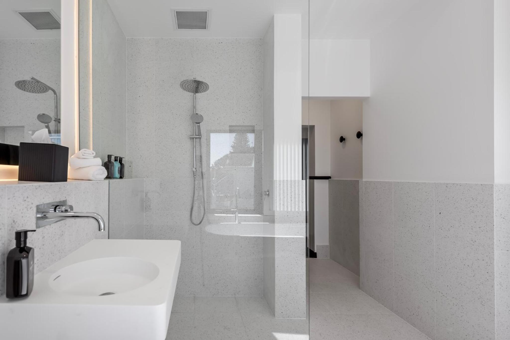 Deluxe Suite with Sea View photo 2