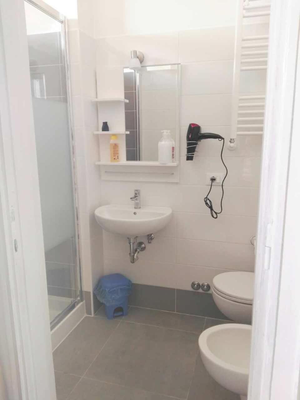 Double or Twin Room with Private Bathroom photo 2
